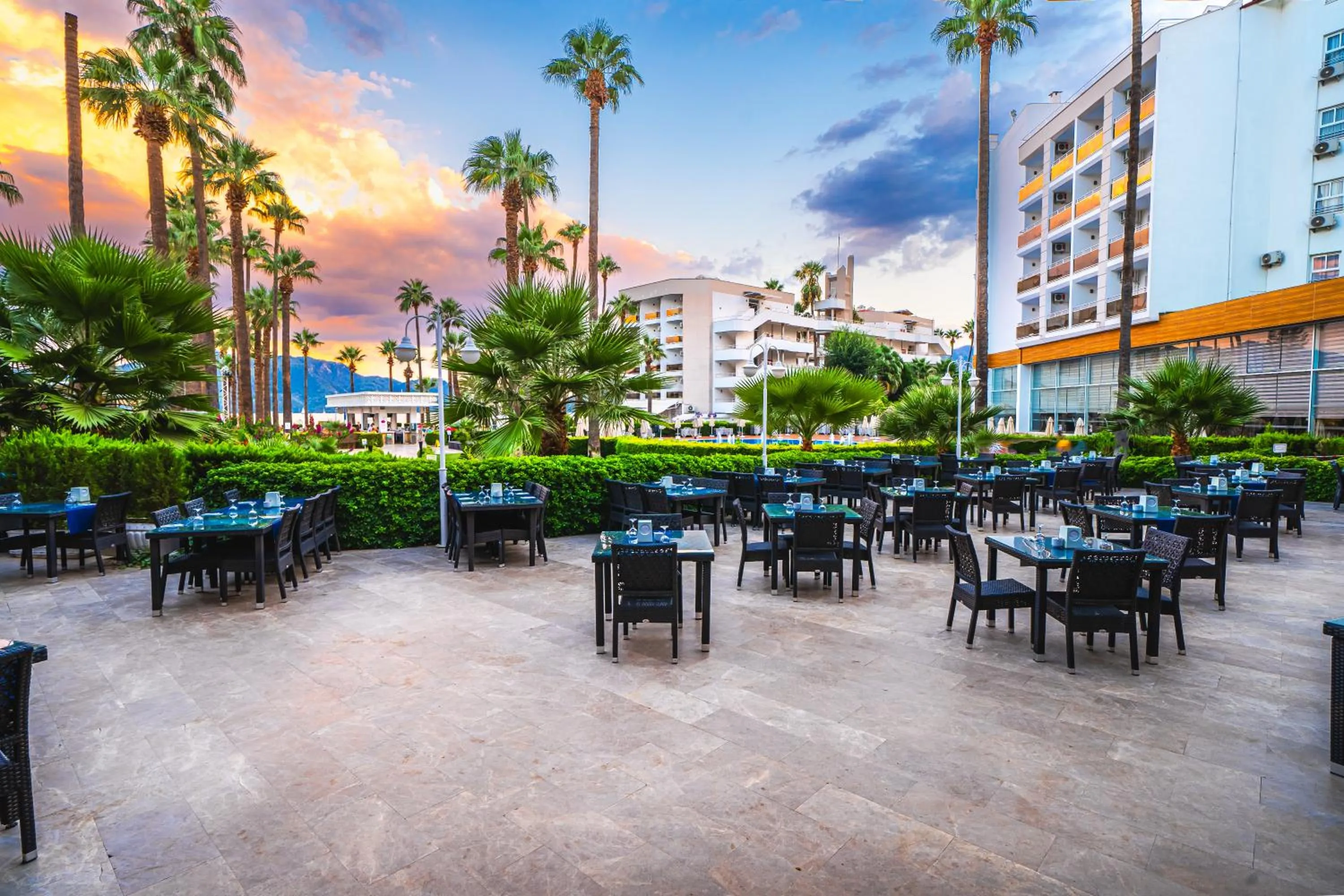 Restaurant/places to eat in Prime Beach Hotel