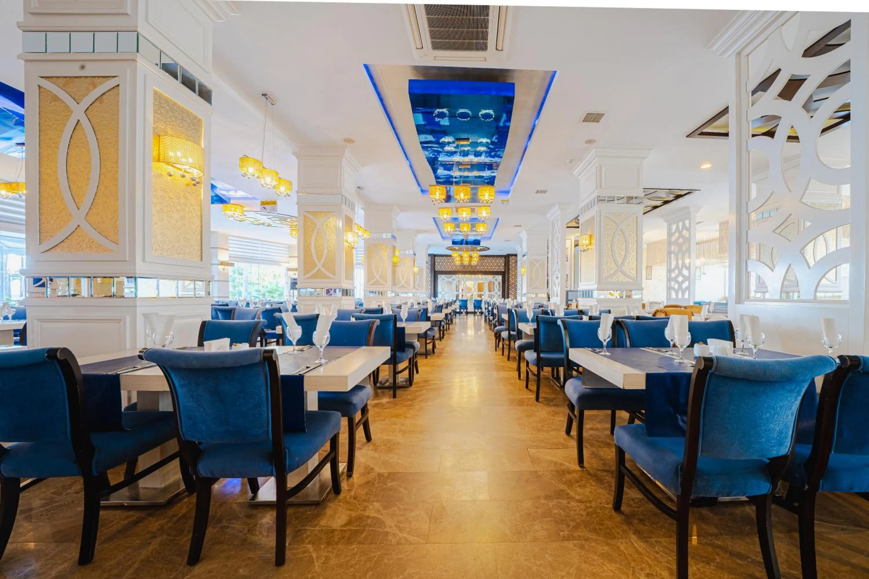 Restaurant/places to eat in Prime Beach Hotel