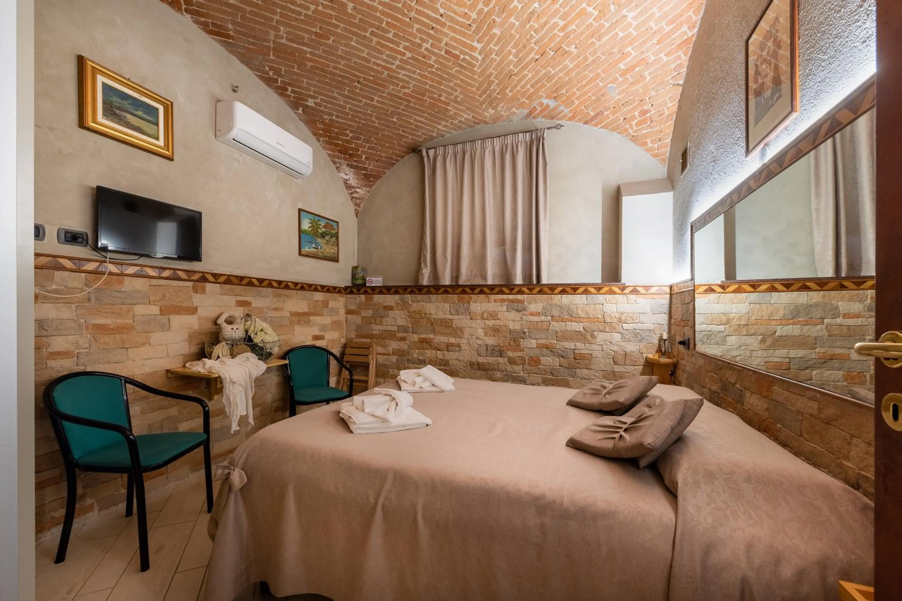 Bedroom, Bed in Villa Mery