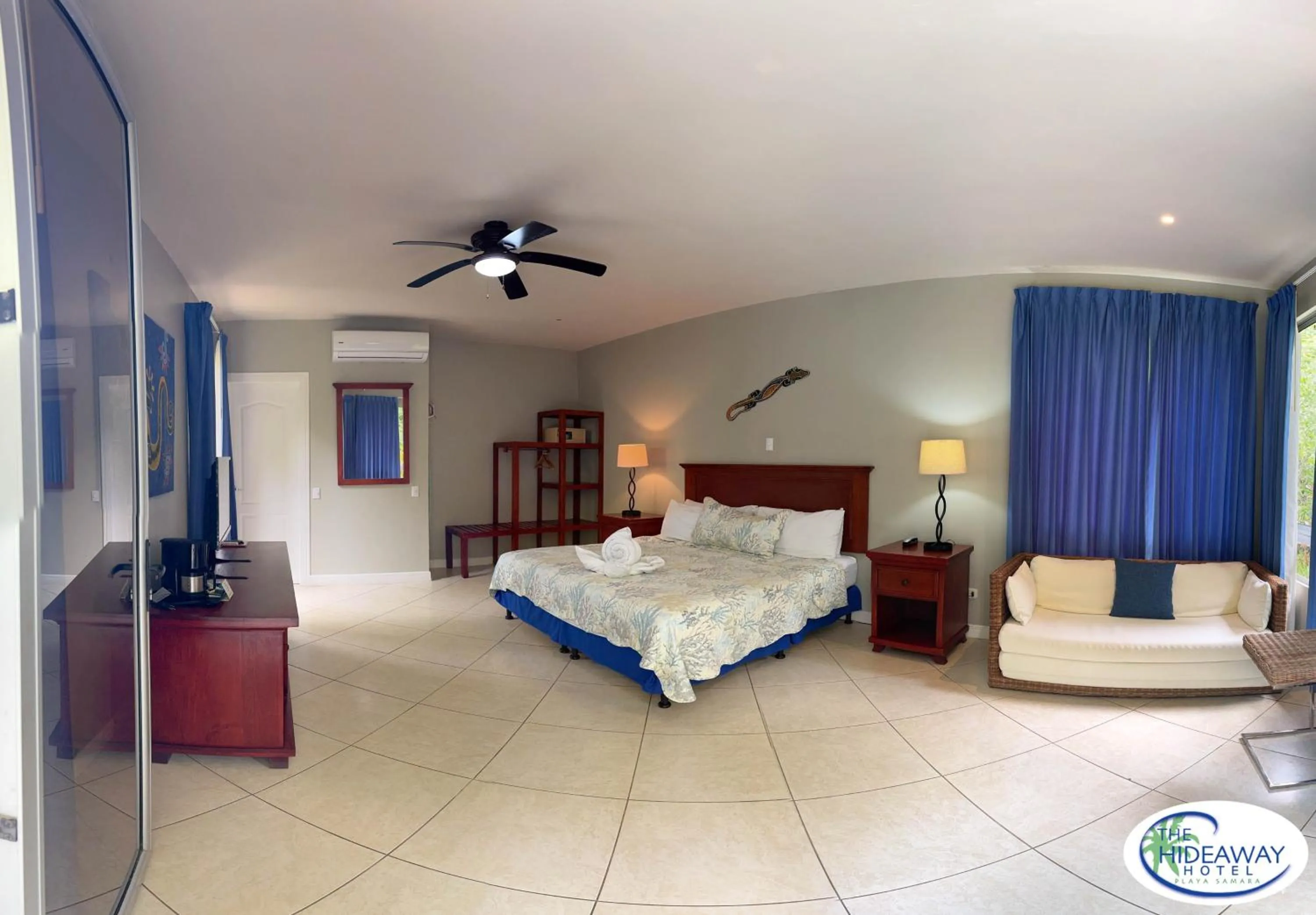 Bedroom, Bed in The Hideaway Hotel