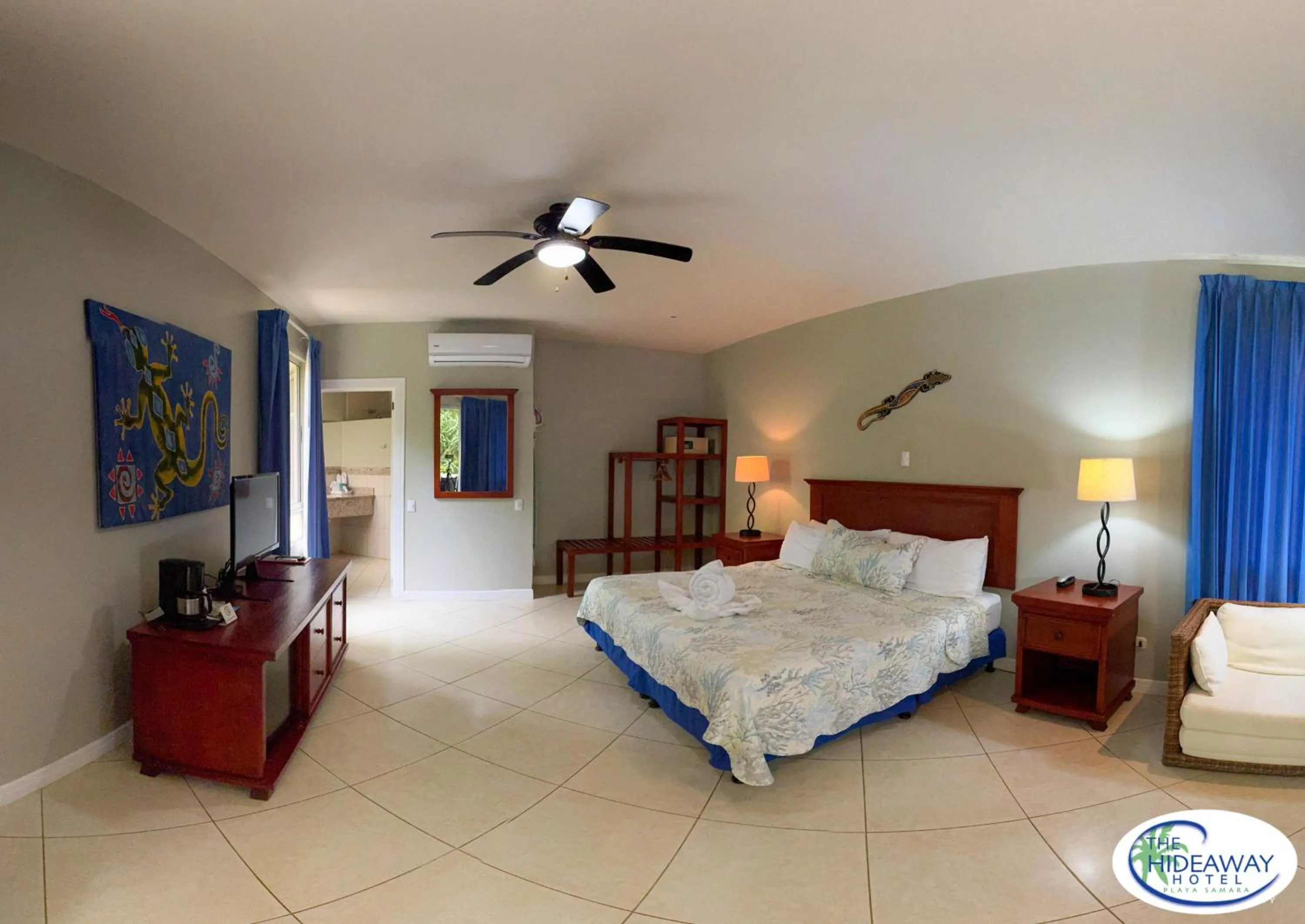 Bedroom, Bed in The Hideaway Hotel