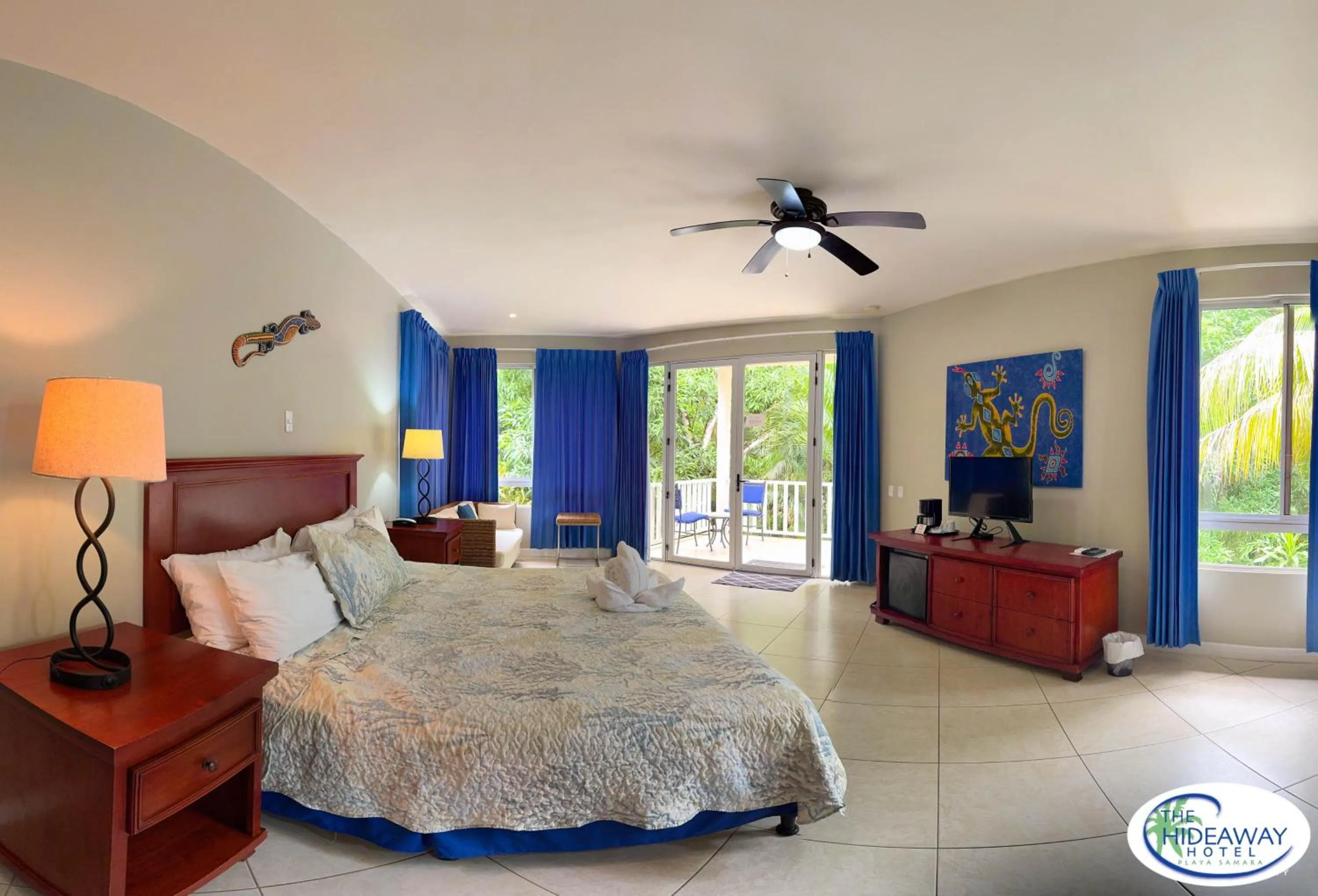 Photo of the whole room, Bed in The Hideaway Hotel