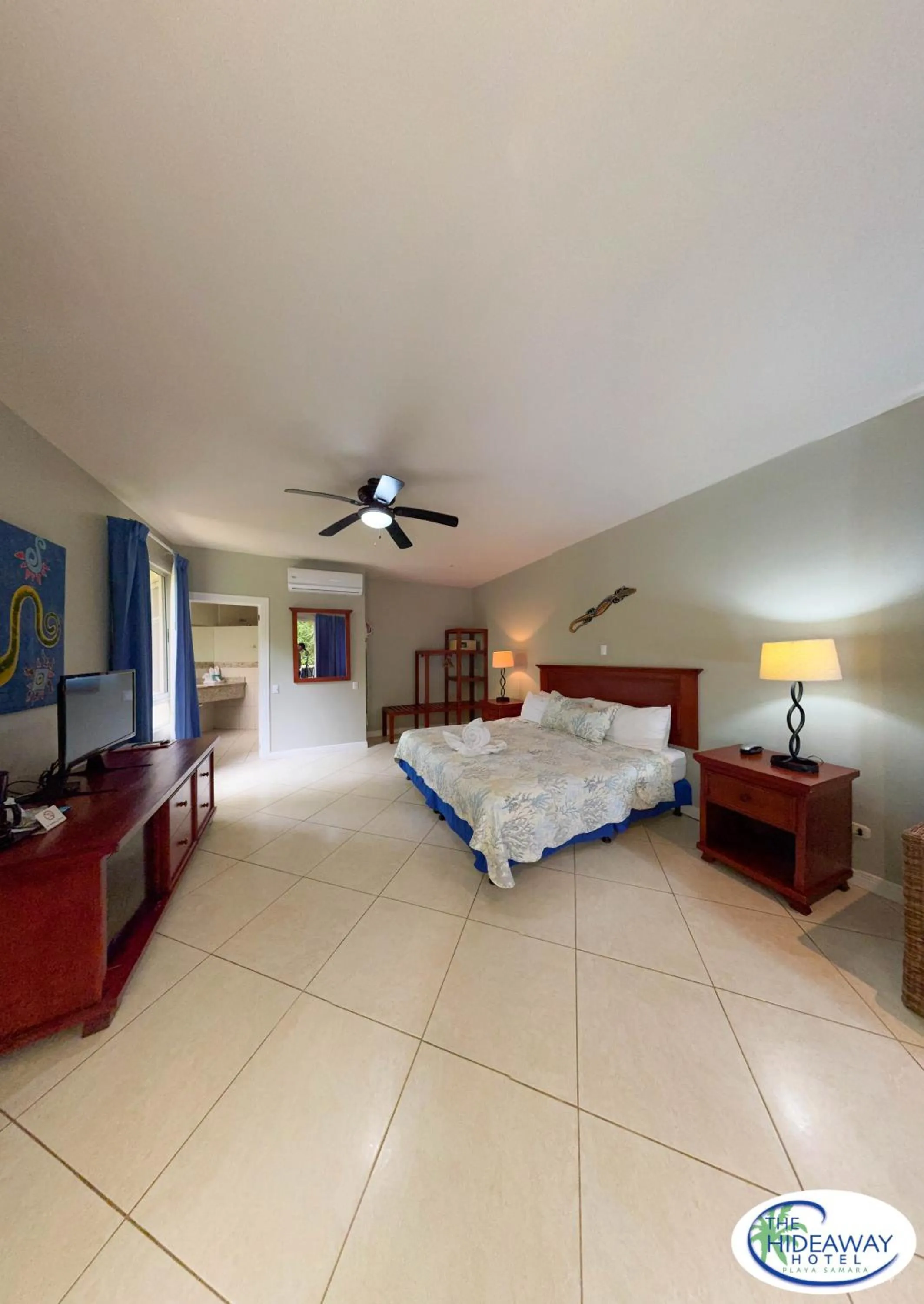 Bedroom, Bed in The Hideaway Hotel