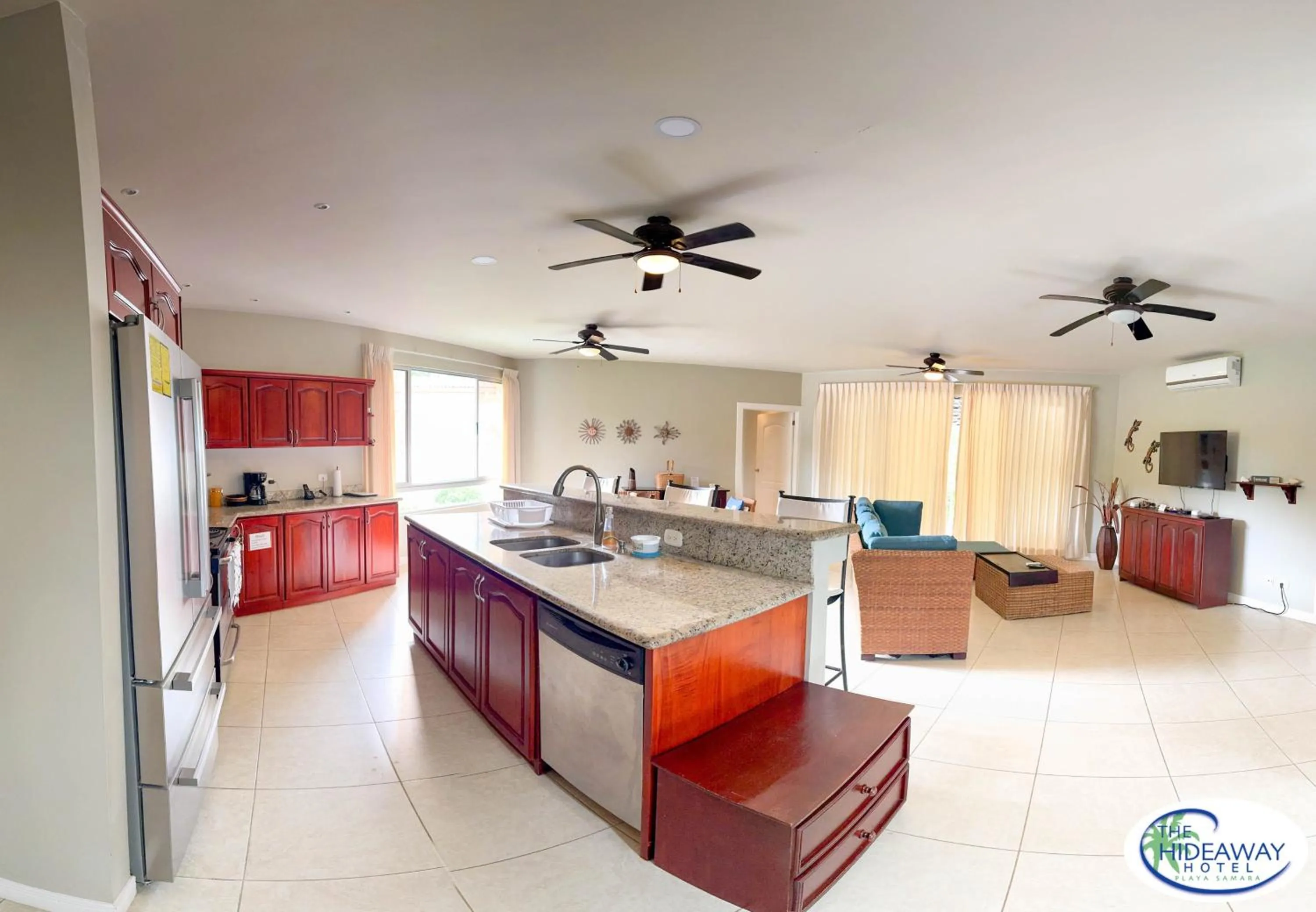 Kitchen or kitchenette in The Hideaway Hotel