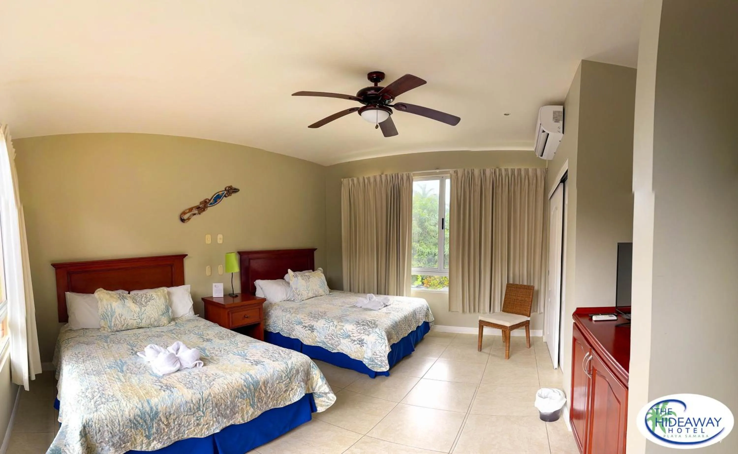 Bedroom, Bed in The Hideaway Hotel