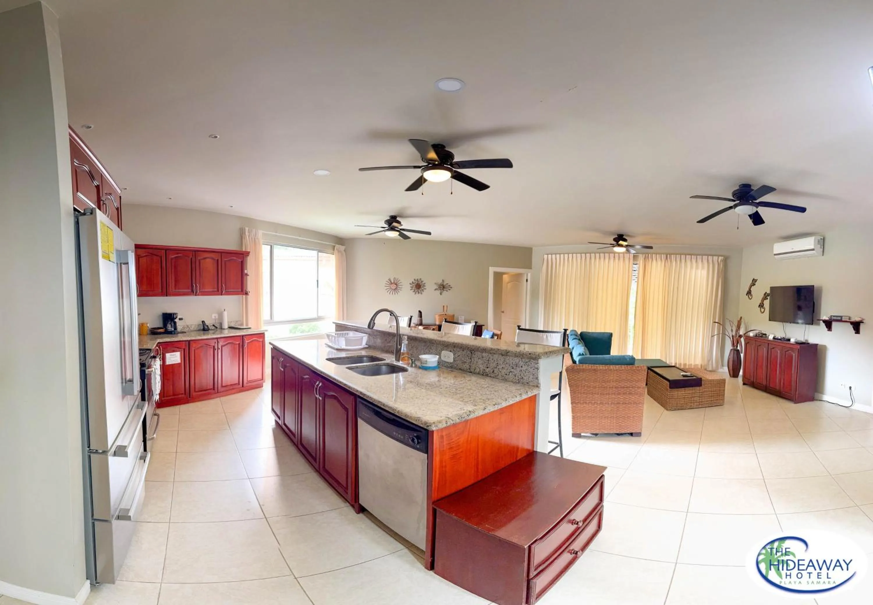Kitchen or kitchenette in The Hideaway Hotel