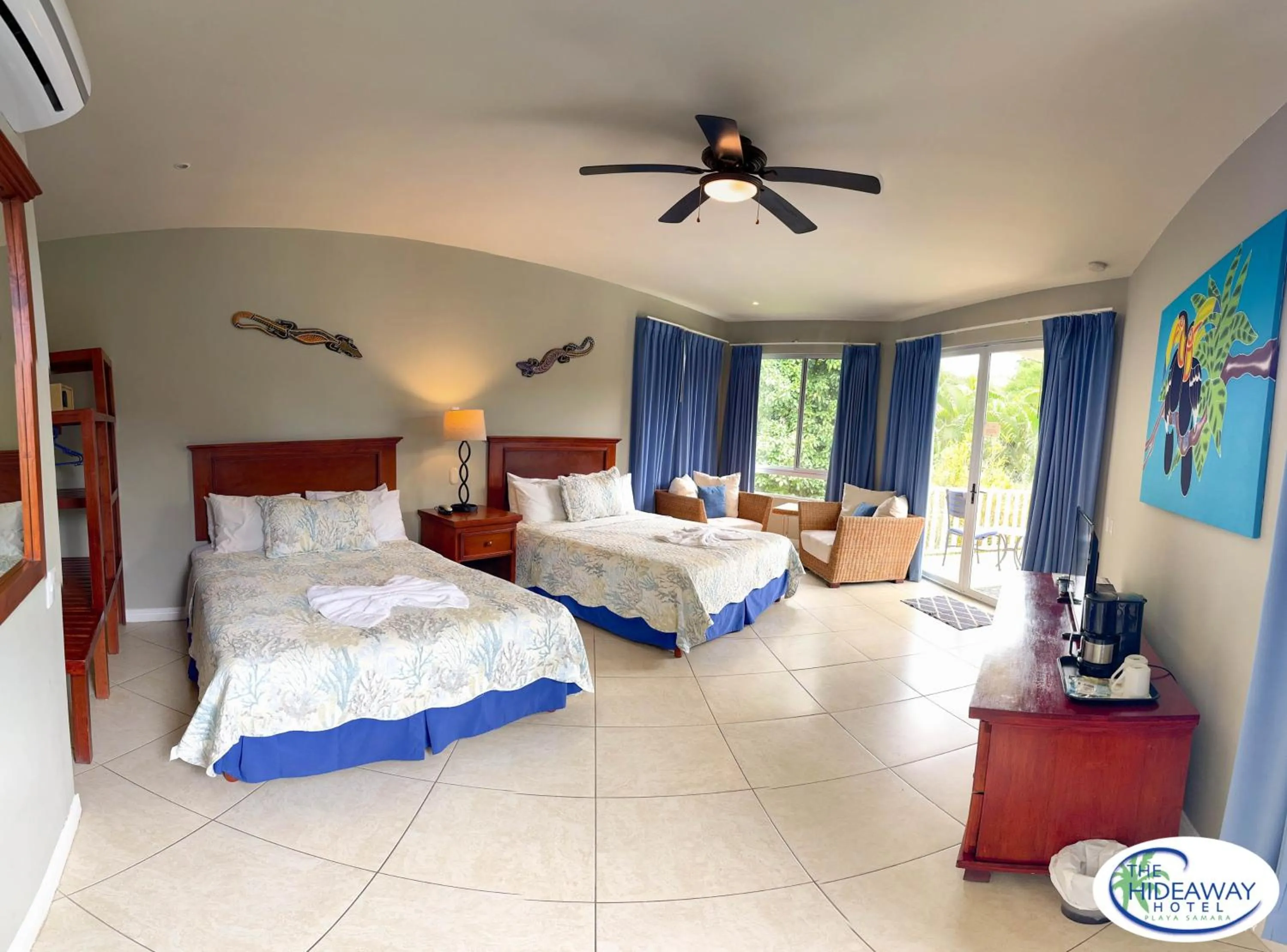 Bedroom, Bed in The Hideaway Hotel