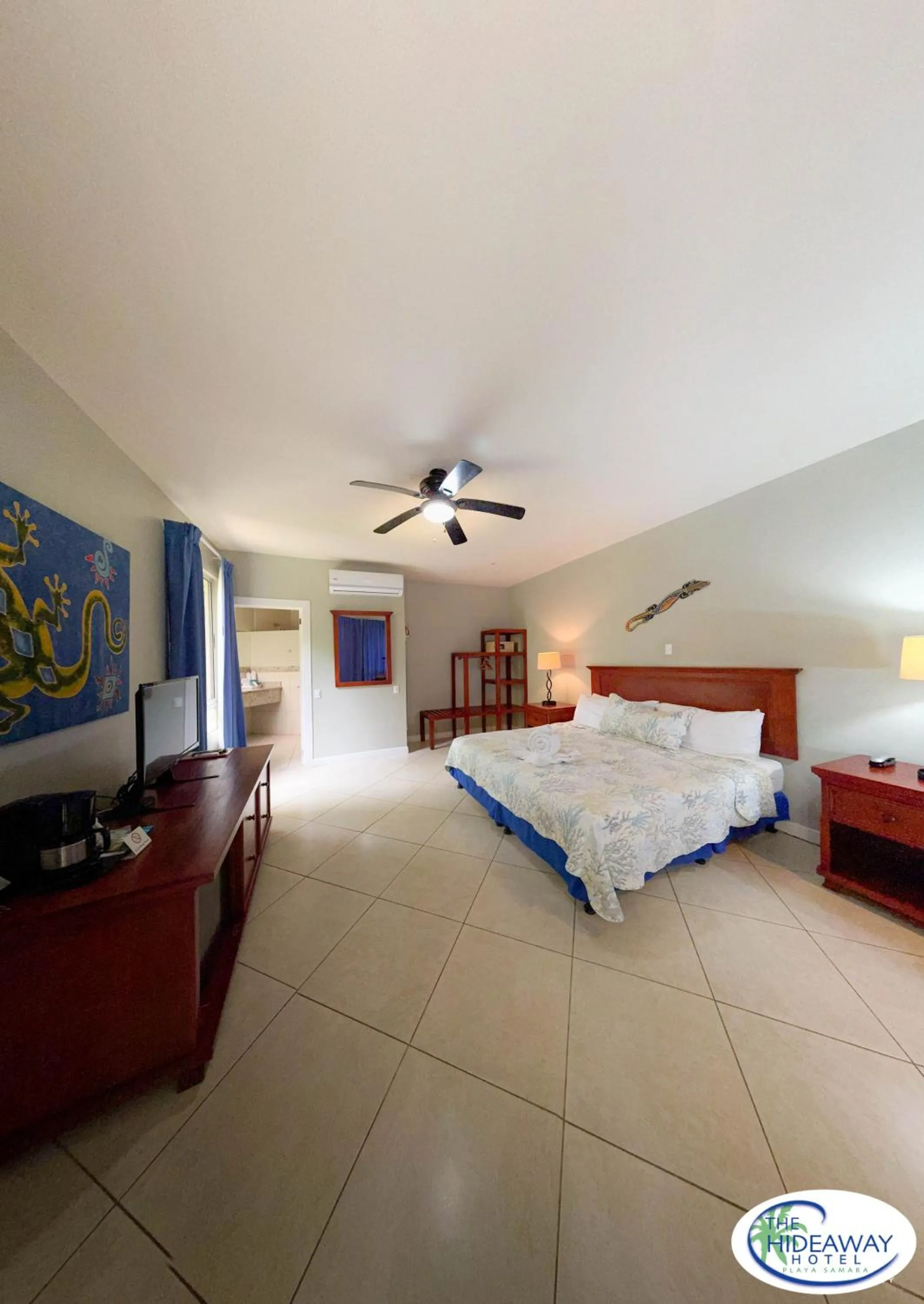 Bedroom, Bed in The Hideaway Hotel