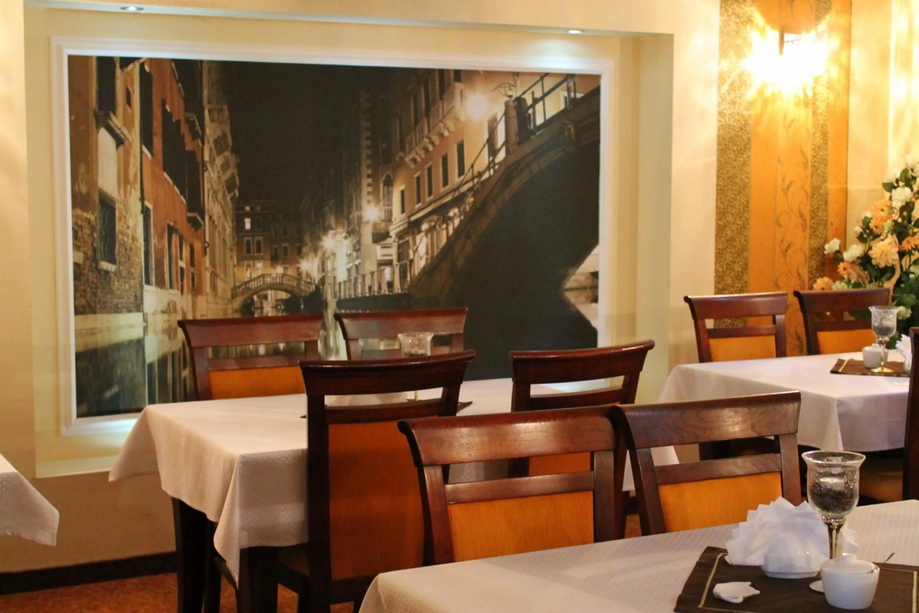 Restaurant/places to eat in Hotel Linder