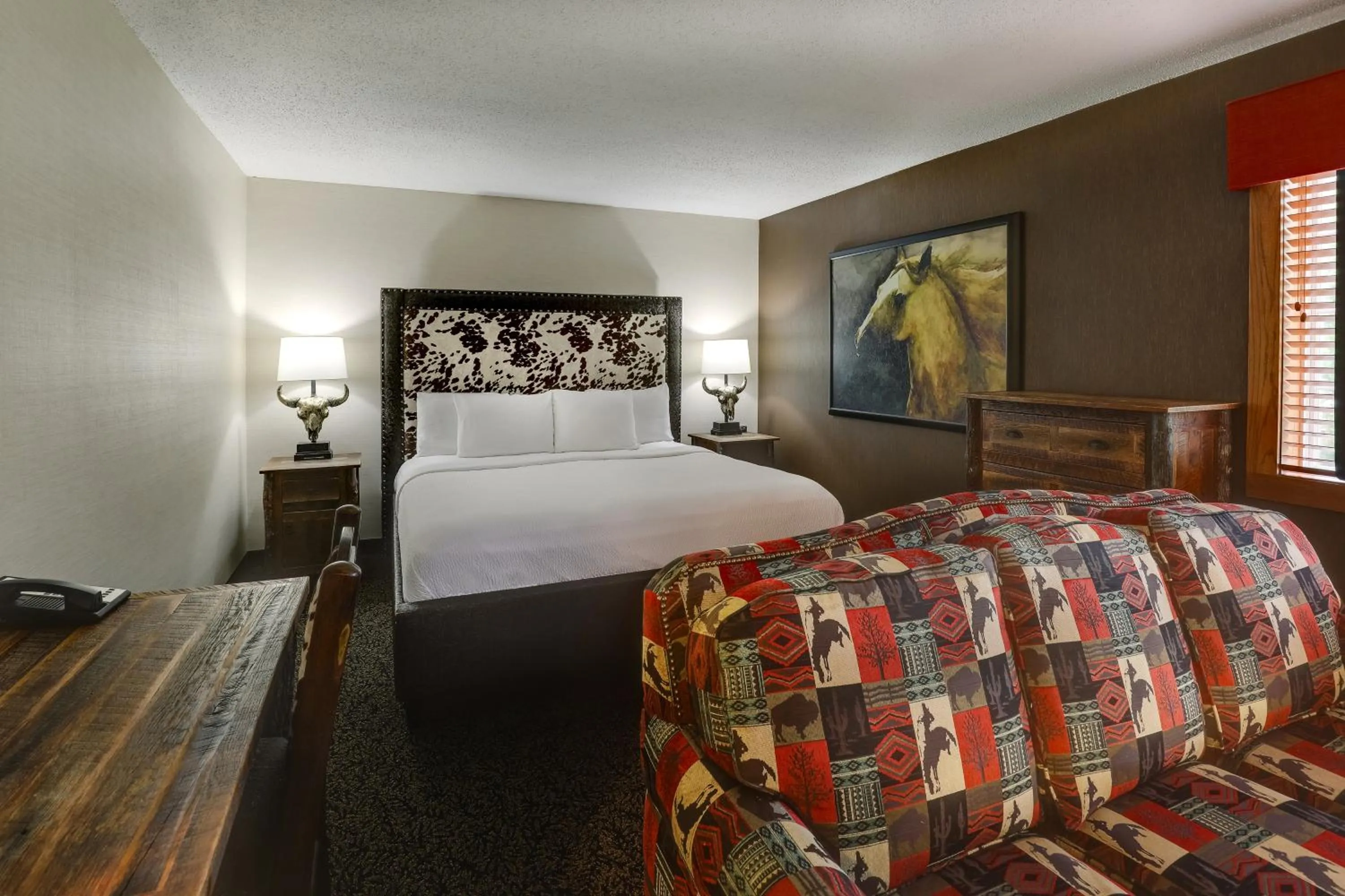 Bed in Stoney Creek Inn Quincy