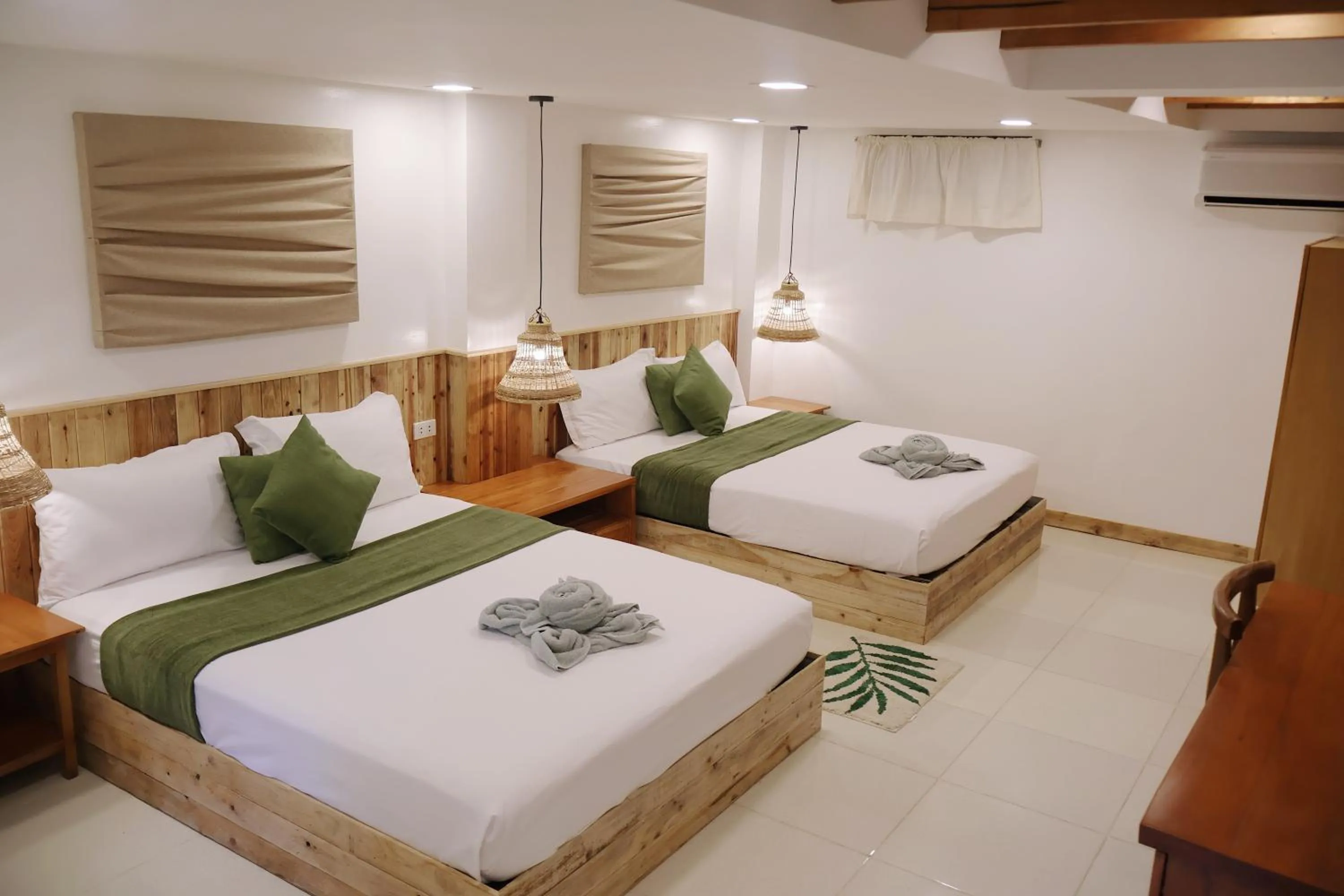 Bed in Senare Boracay Hotel