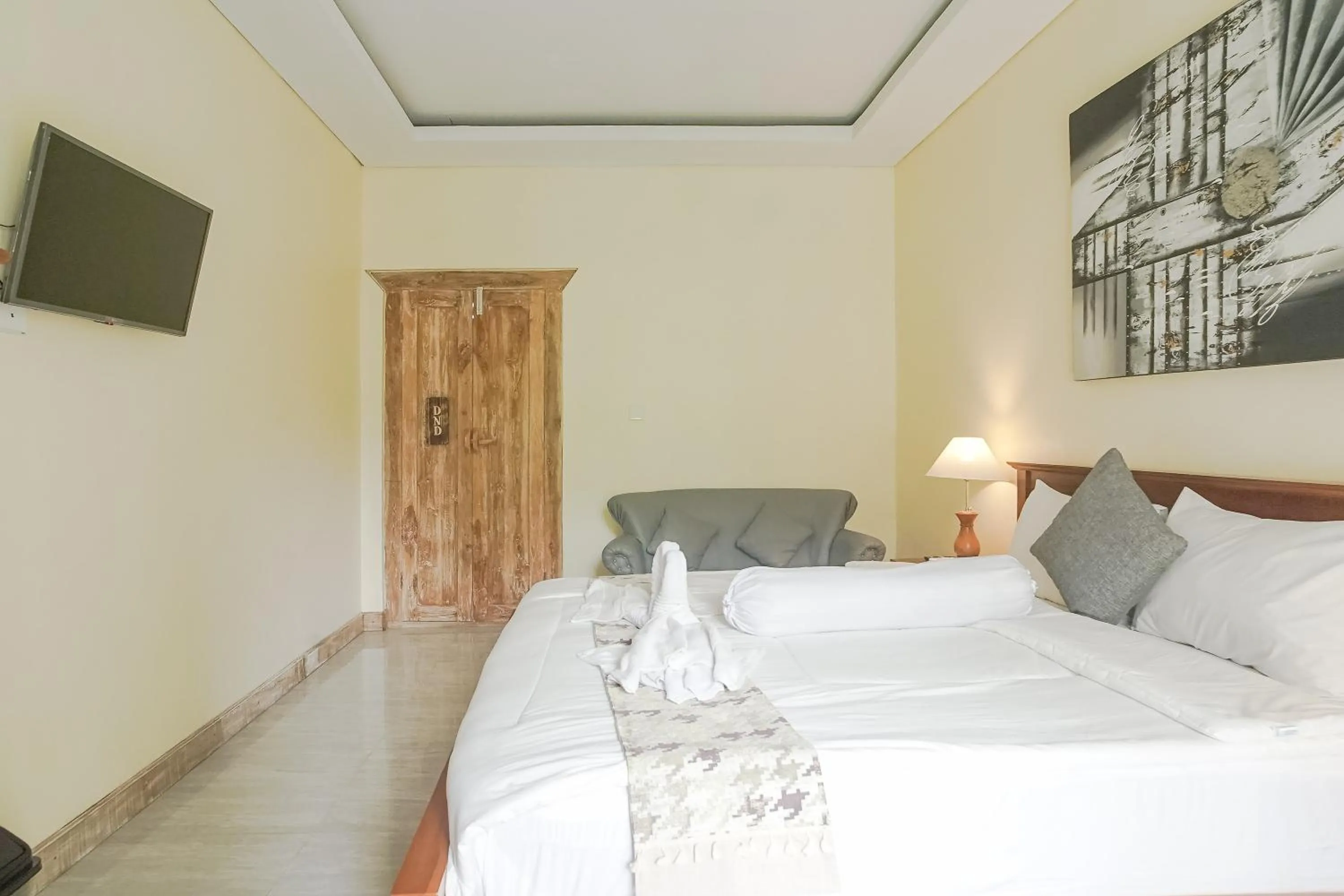 Bed in Giri Krisna Guest House