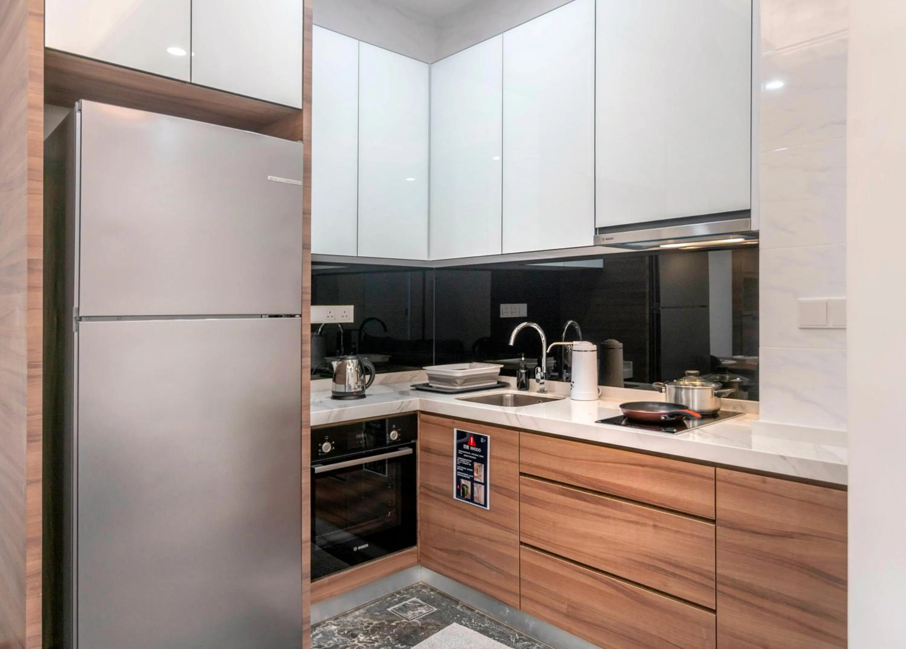 Kitchen or kitchenette in Royce Residence KLCC by Cobnb