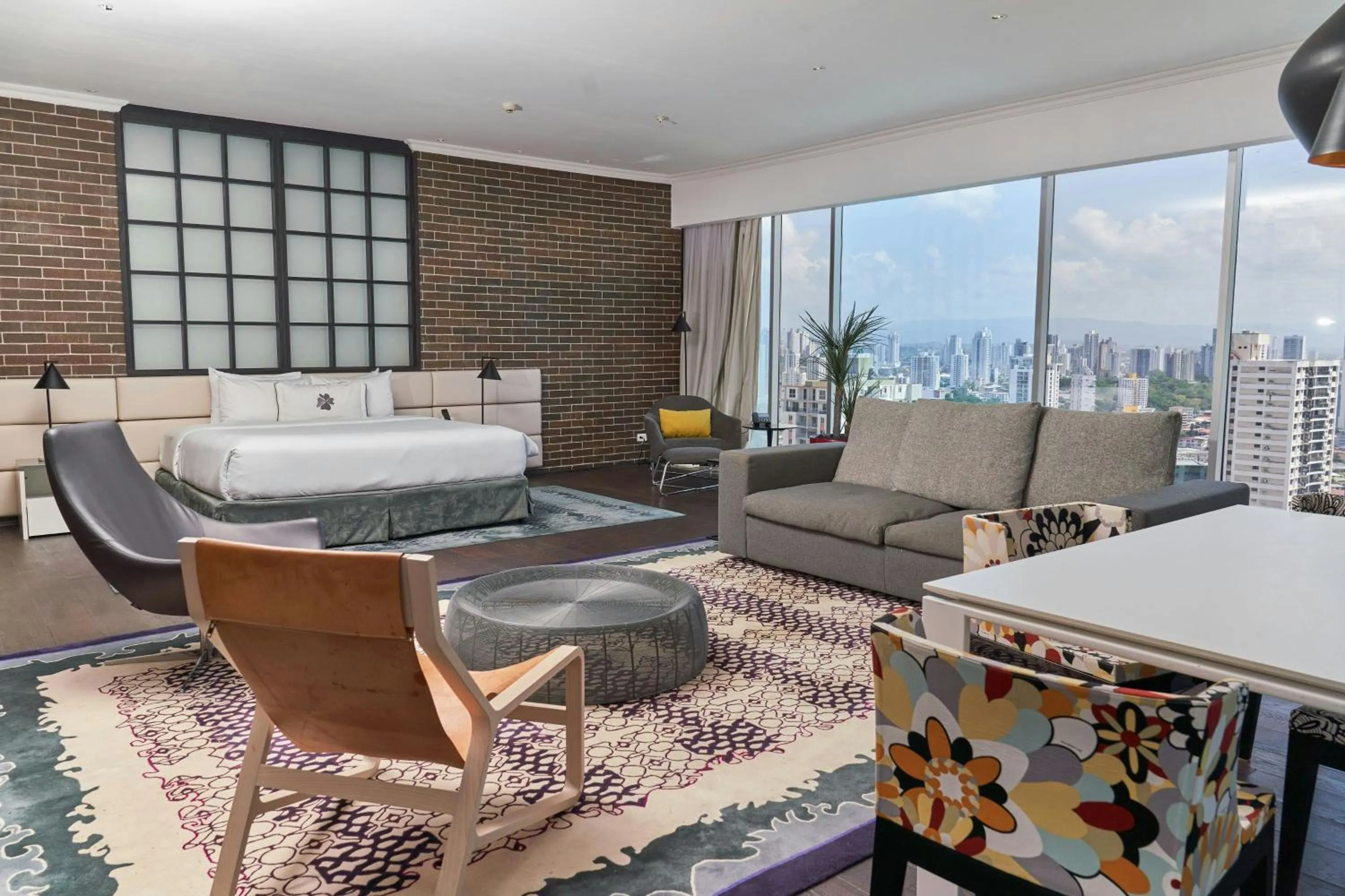 Photo of the whole room in Sortis Hotel, Spa & Casino, Autograph Collection