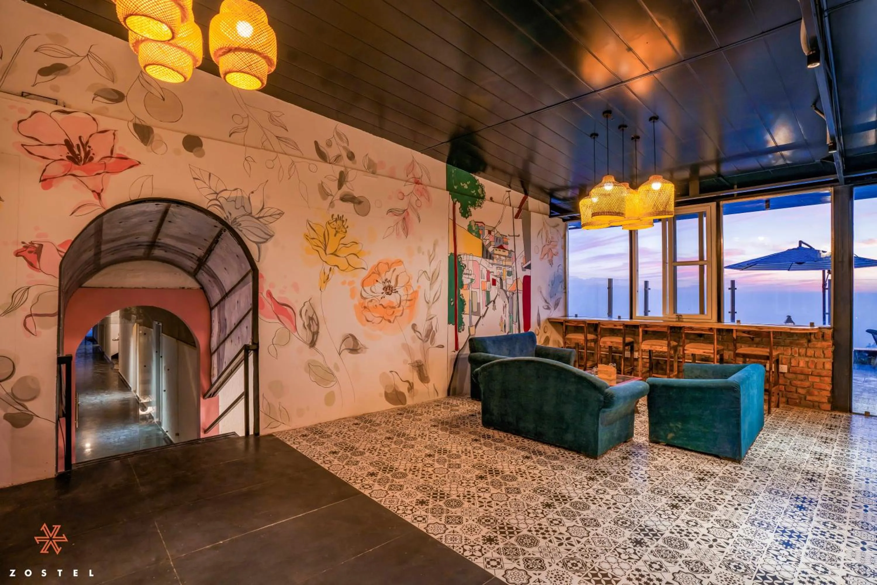 Living room in Zostel Mussoorie (Mall Road)