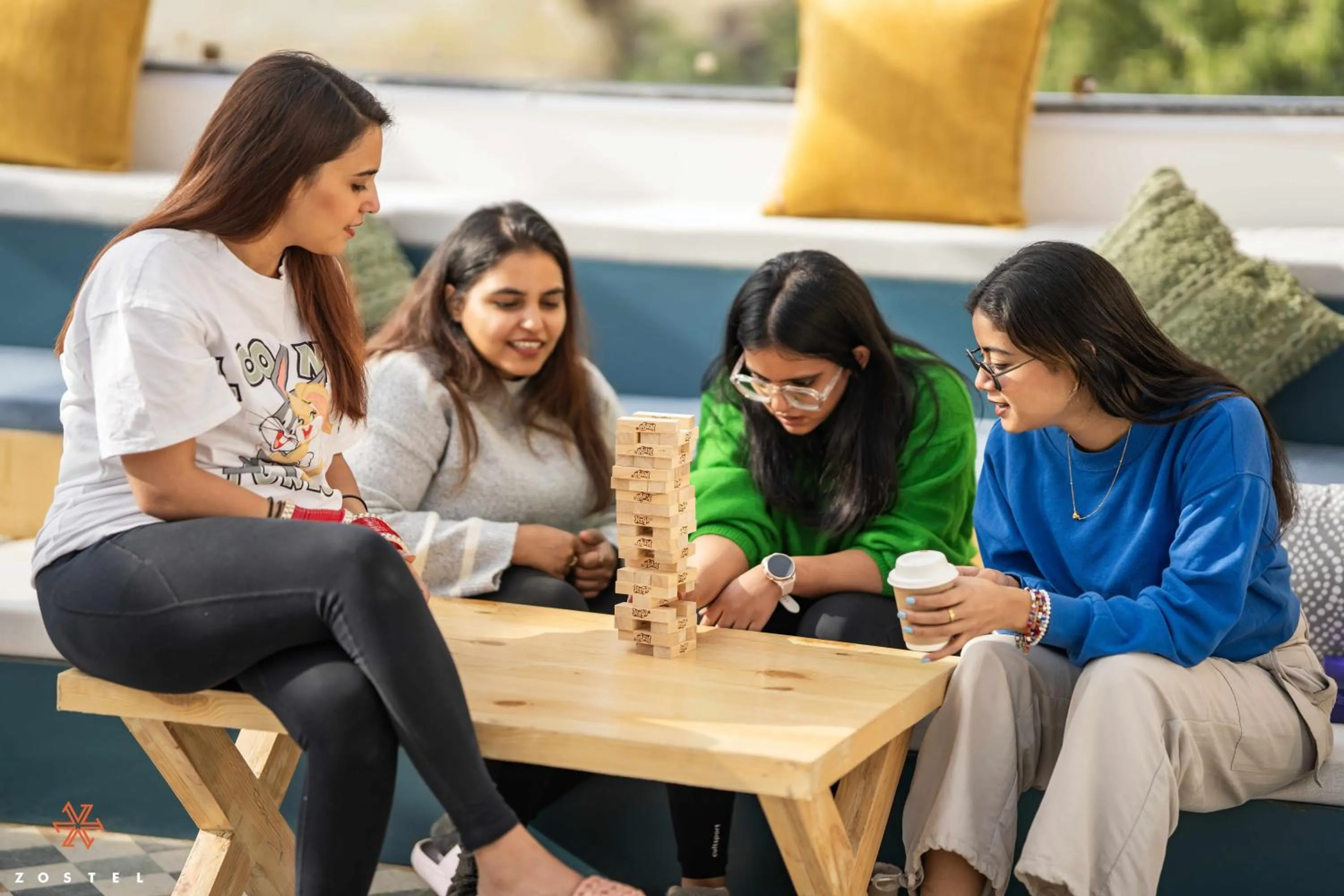 Communal lounge/ TV room in Zostel Mussoorie (Mall Road)