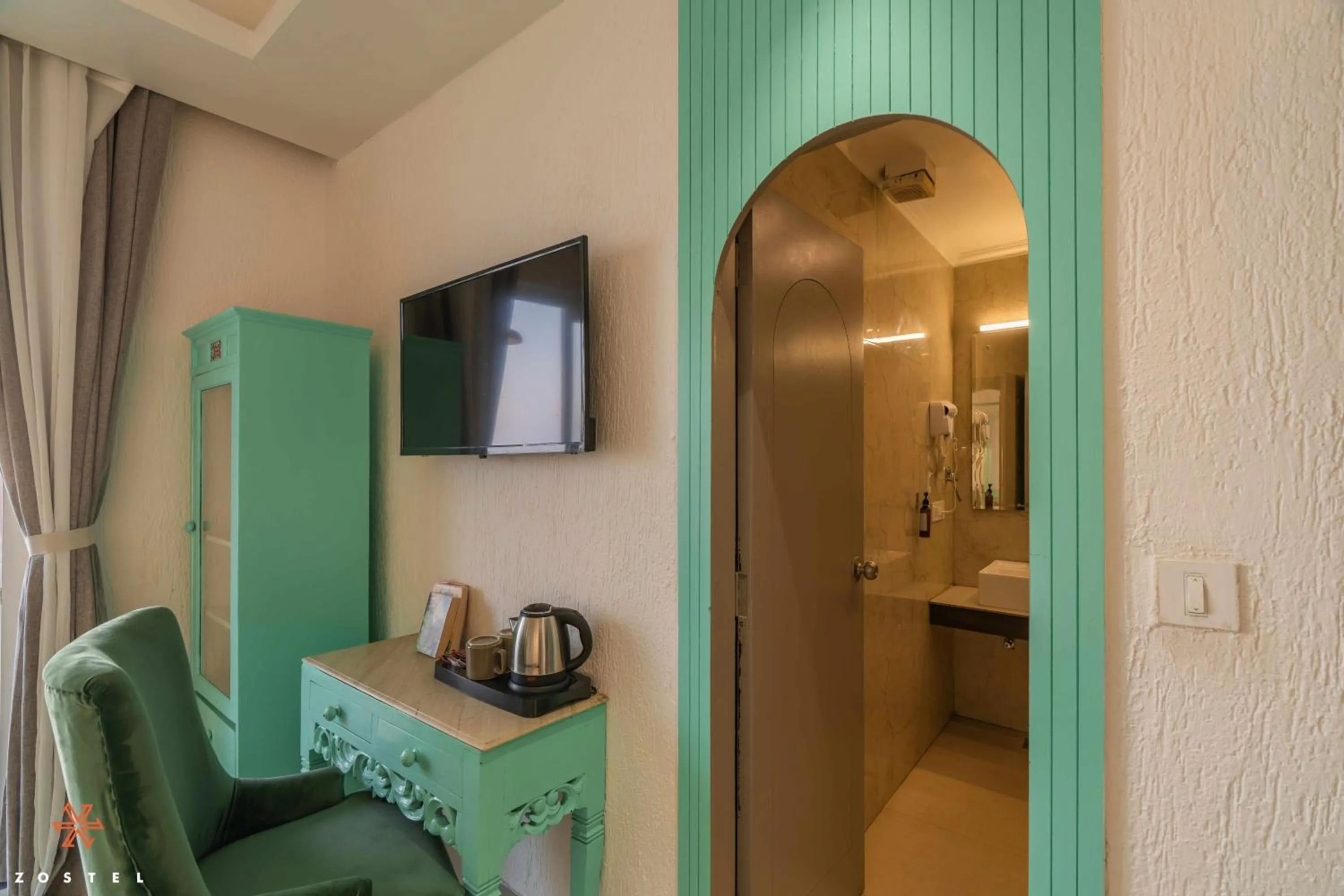 TV and multimedia in Zostel Mussoorie (Mall Road)