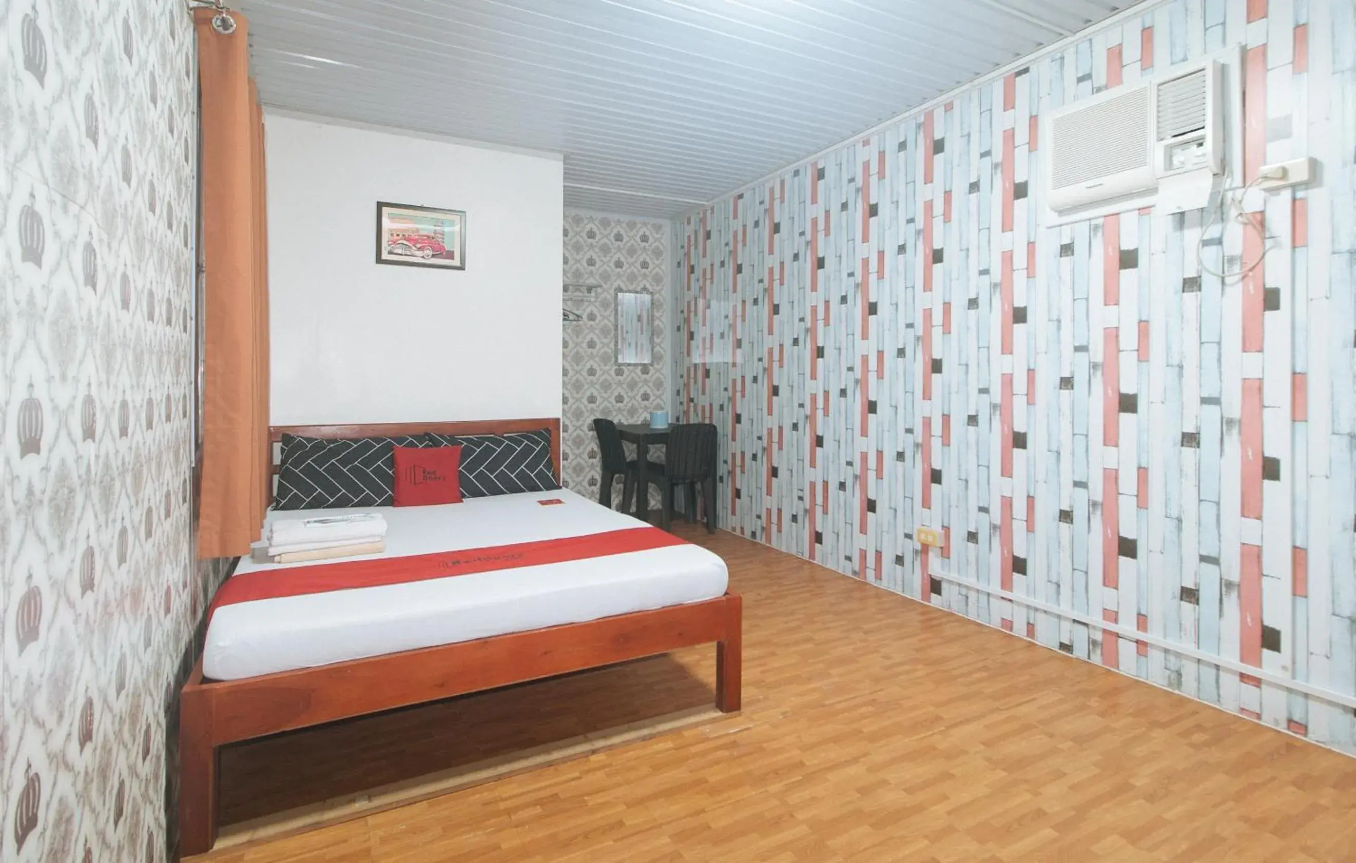 Standard Double Room in RedDoorz @ Boondocks Cabins Resort Standard Double Room in RedDoorz @ Boondocks Cabins Resort