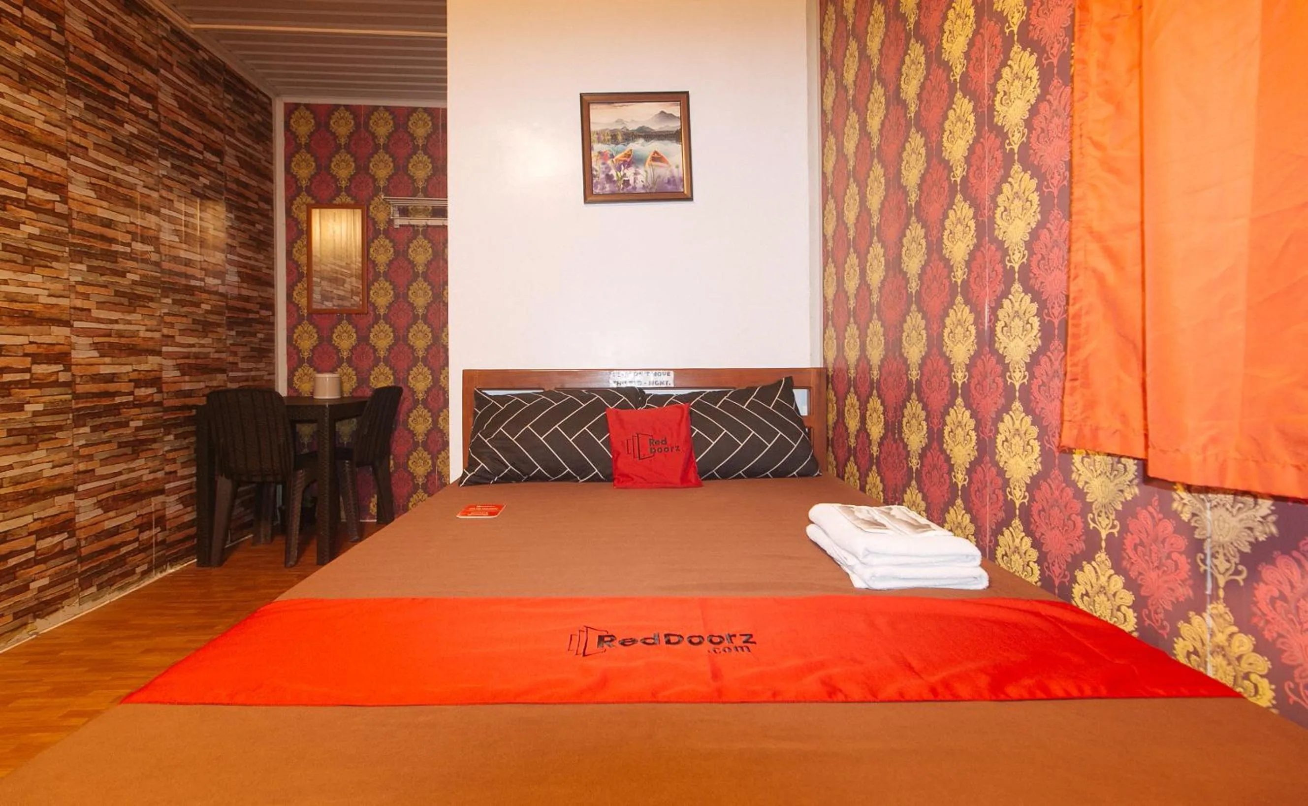 Bed in RedDoorz @ Boondocks Cabins Resort