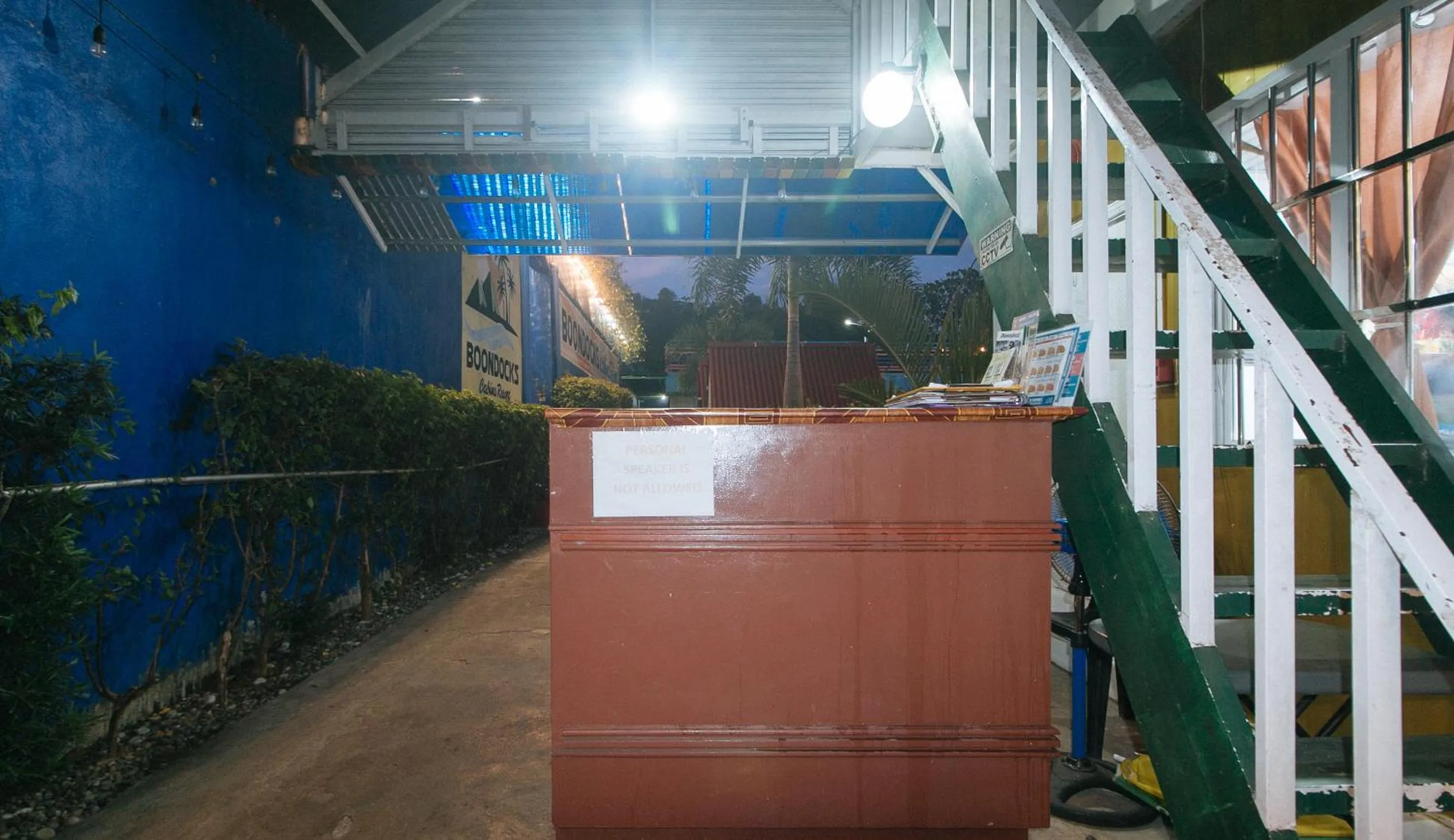 Lobby or reception in RedDoorz @ Boondocks Cabins Resort