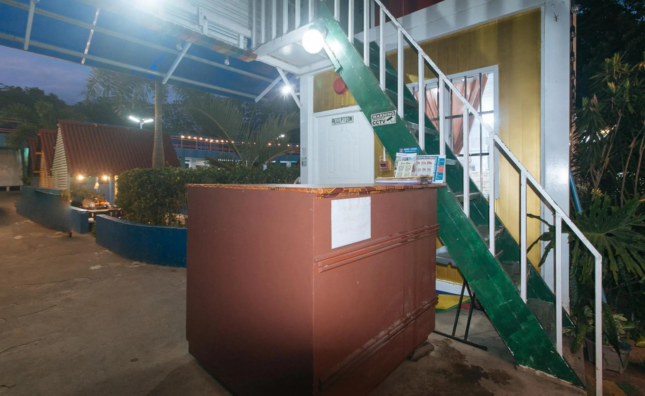 Lobby or reception in RedDoorz @ Boondocks Cabins Resort