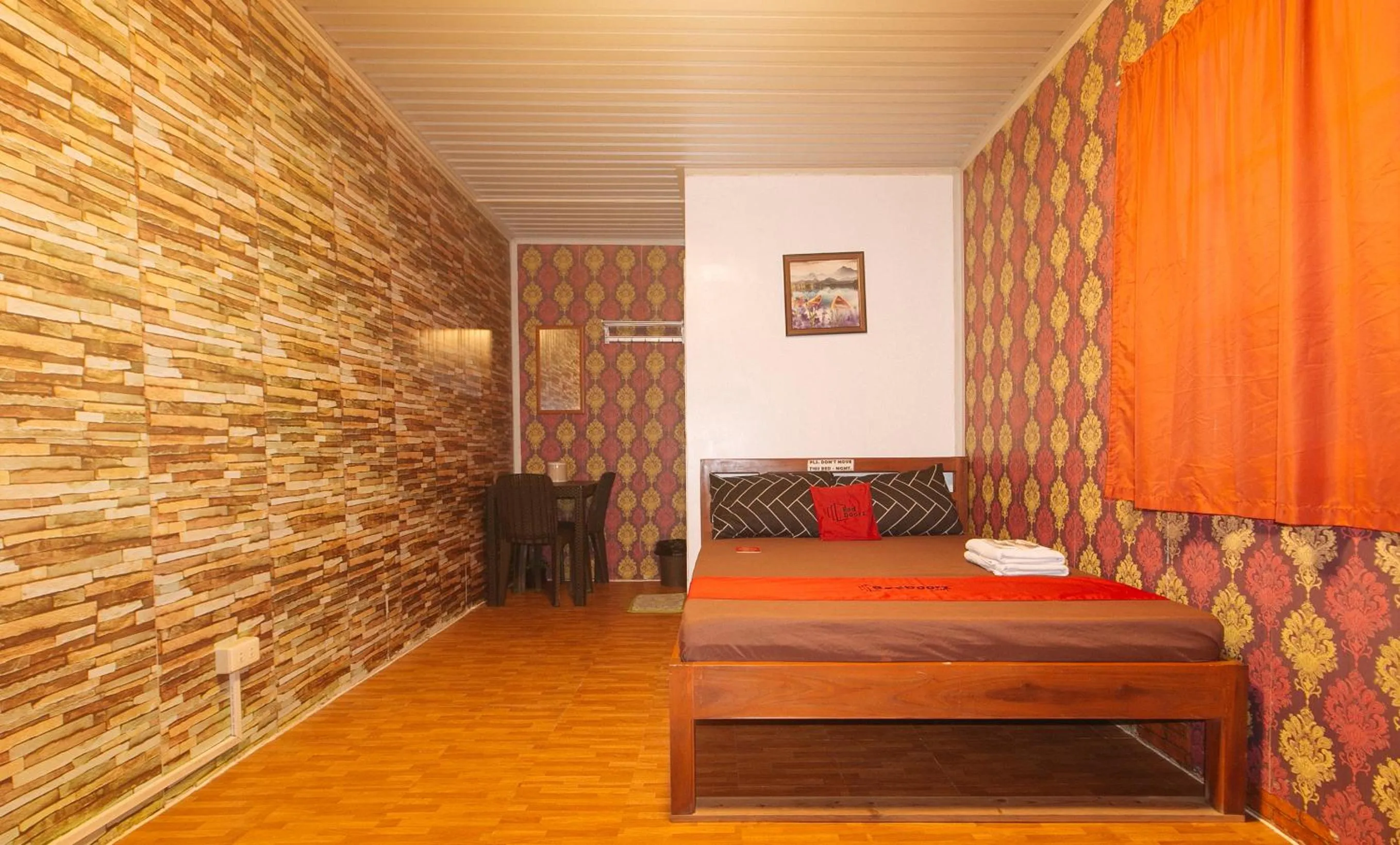 Seating area in RedDoorz @ Boondocks Cabins Resort