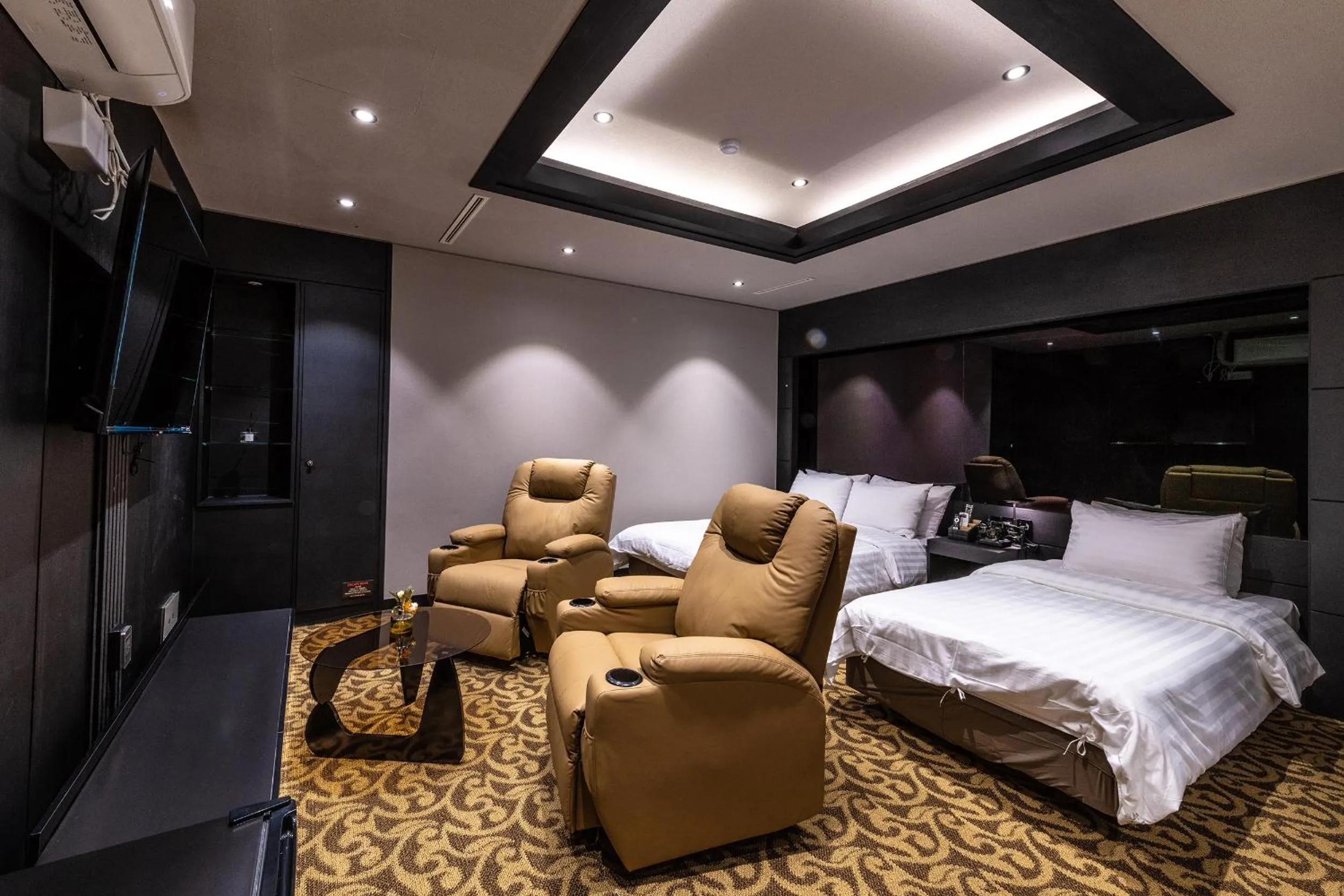 Bed in New Cheonji Hotel