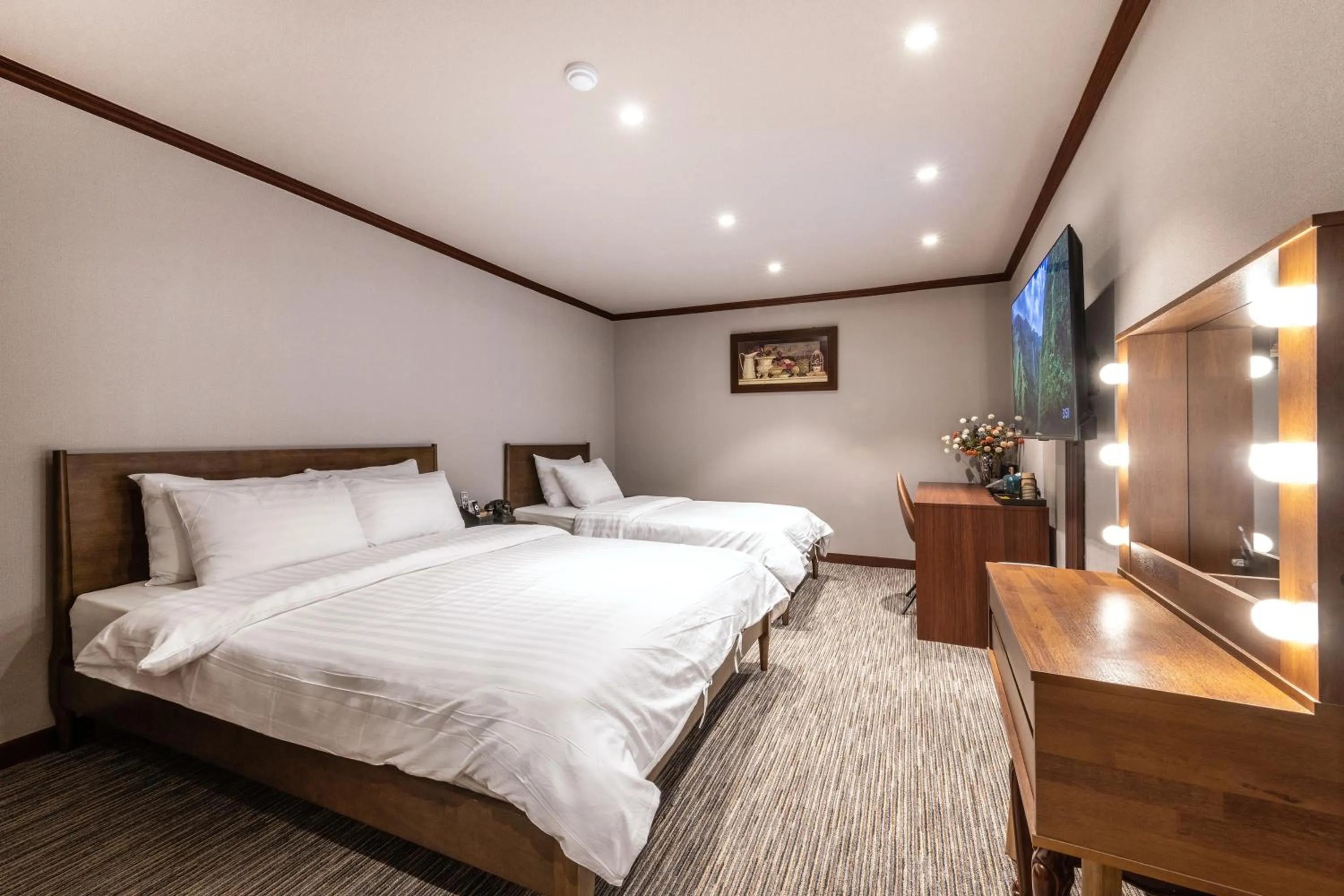 Bed in New Cheonji Hotel