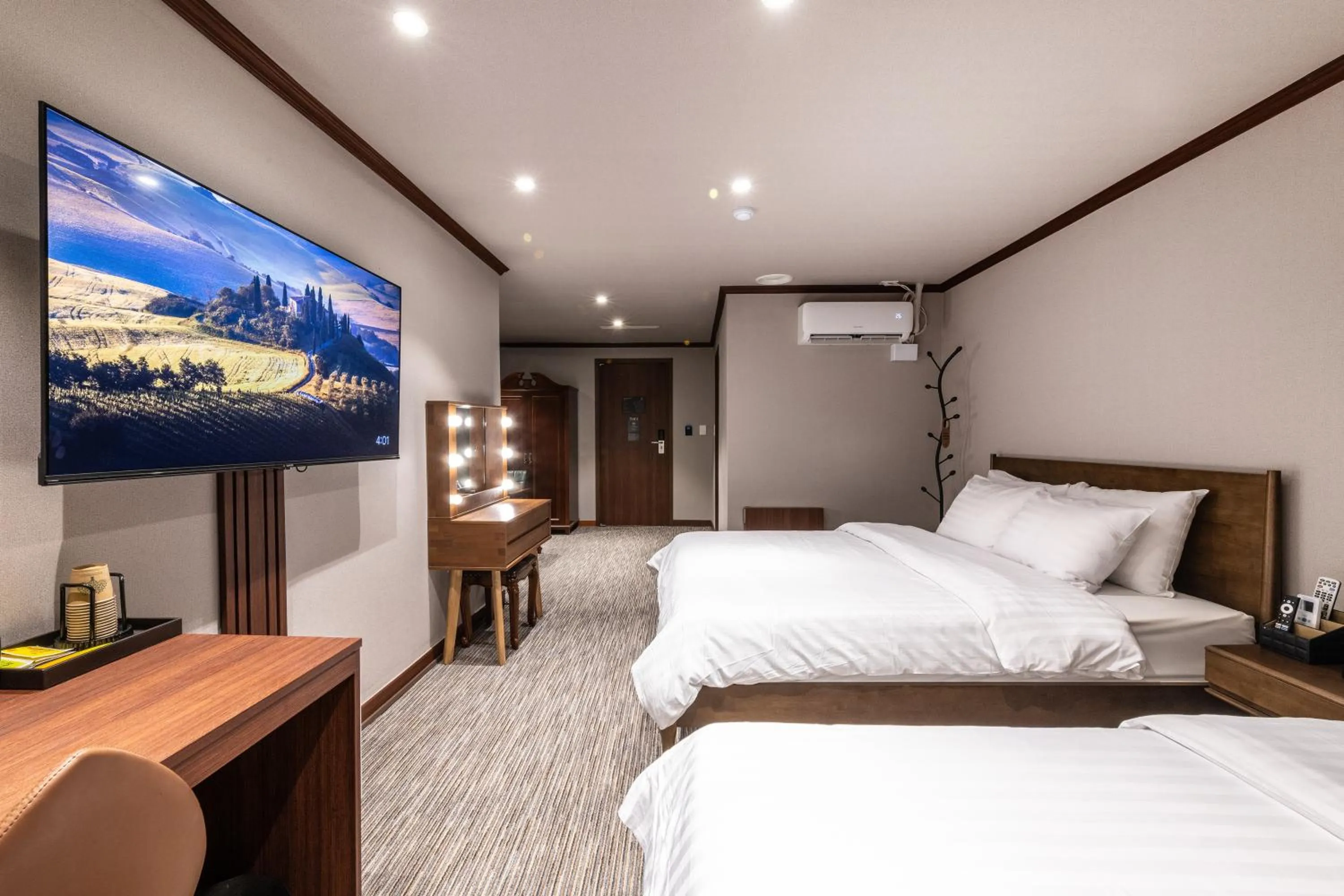 Bed in New Cheonji Hotel