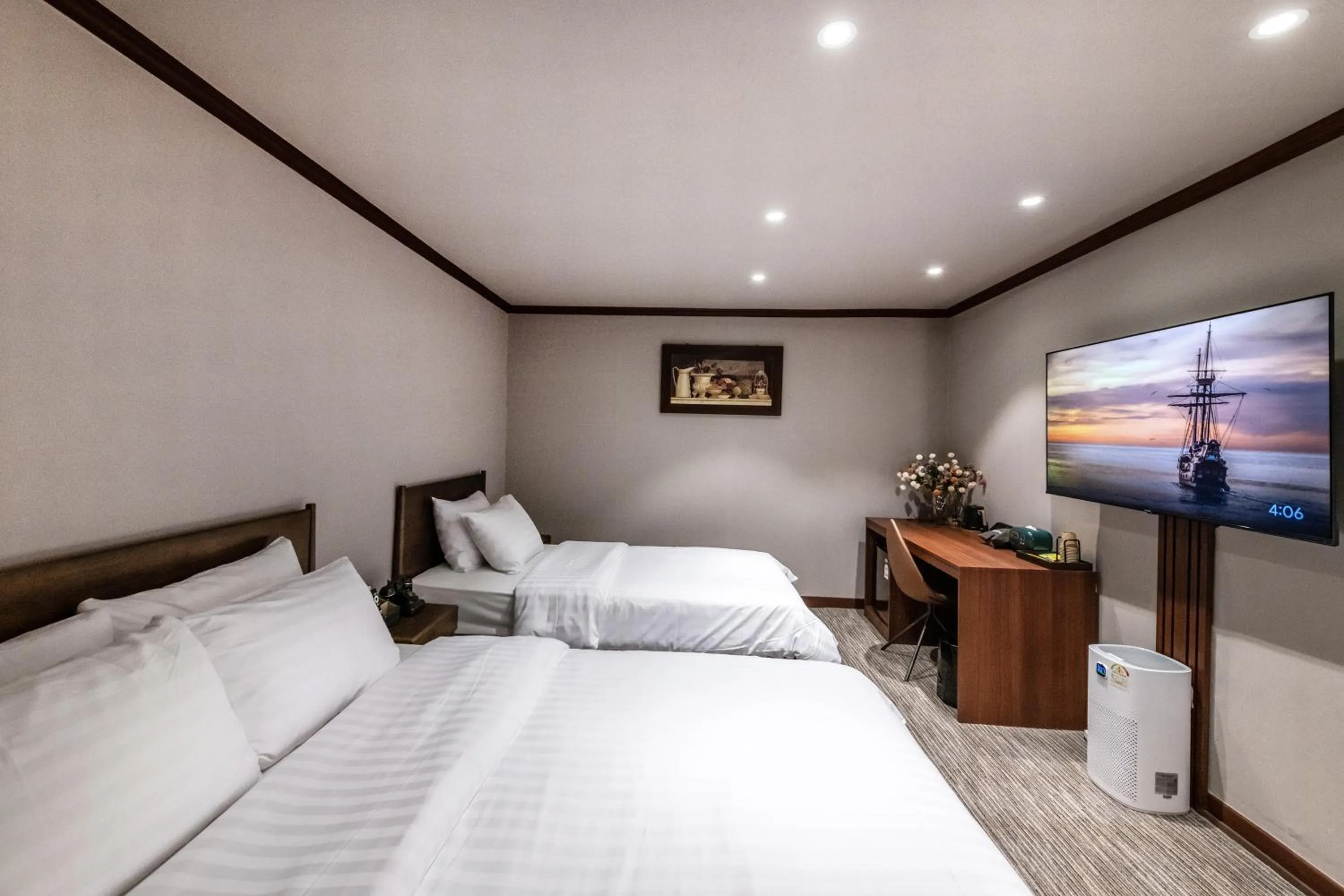 Bed in New Cheonji Hotel