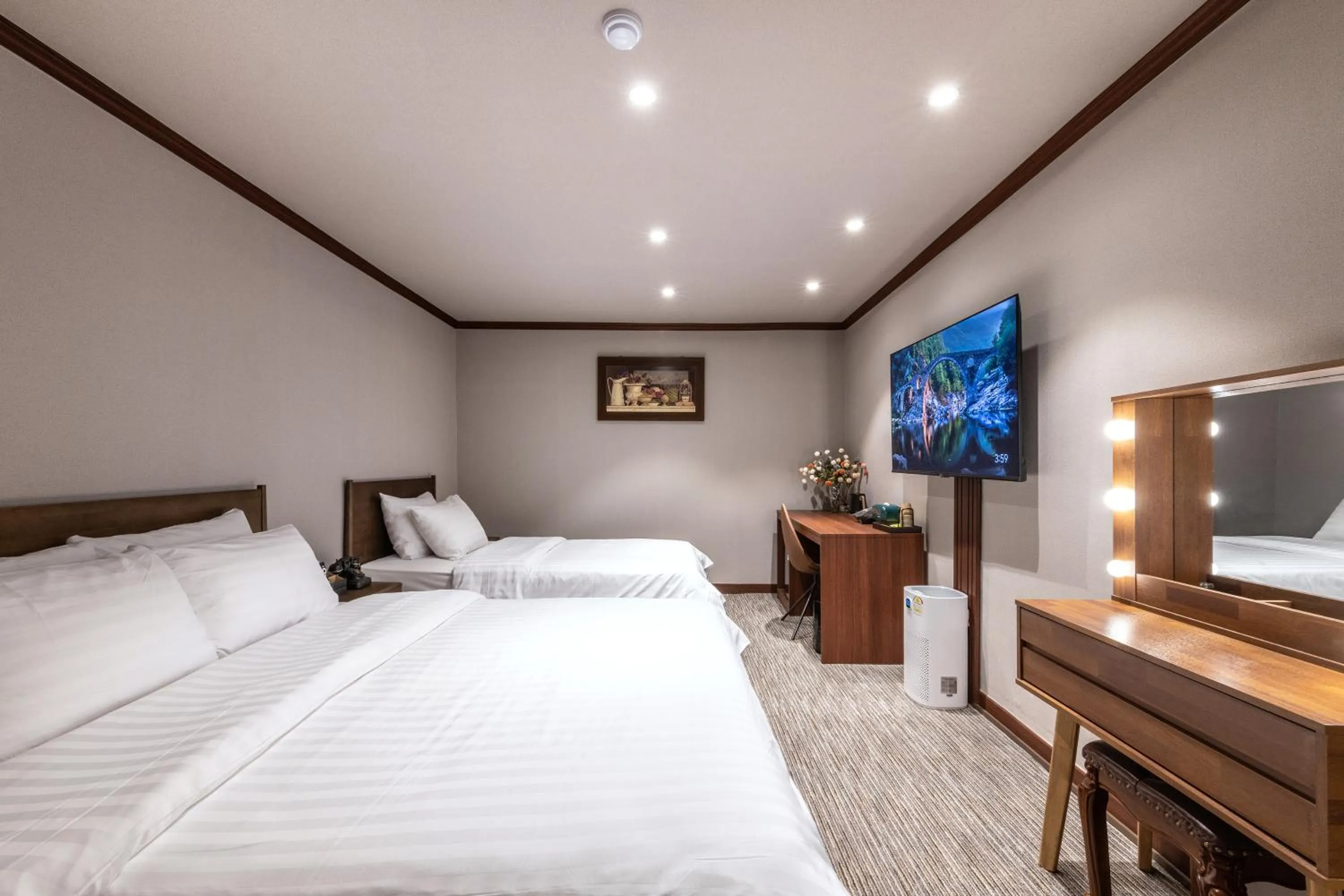 Bed in New Cheonji Hotel