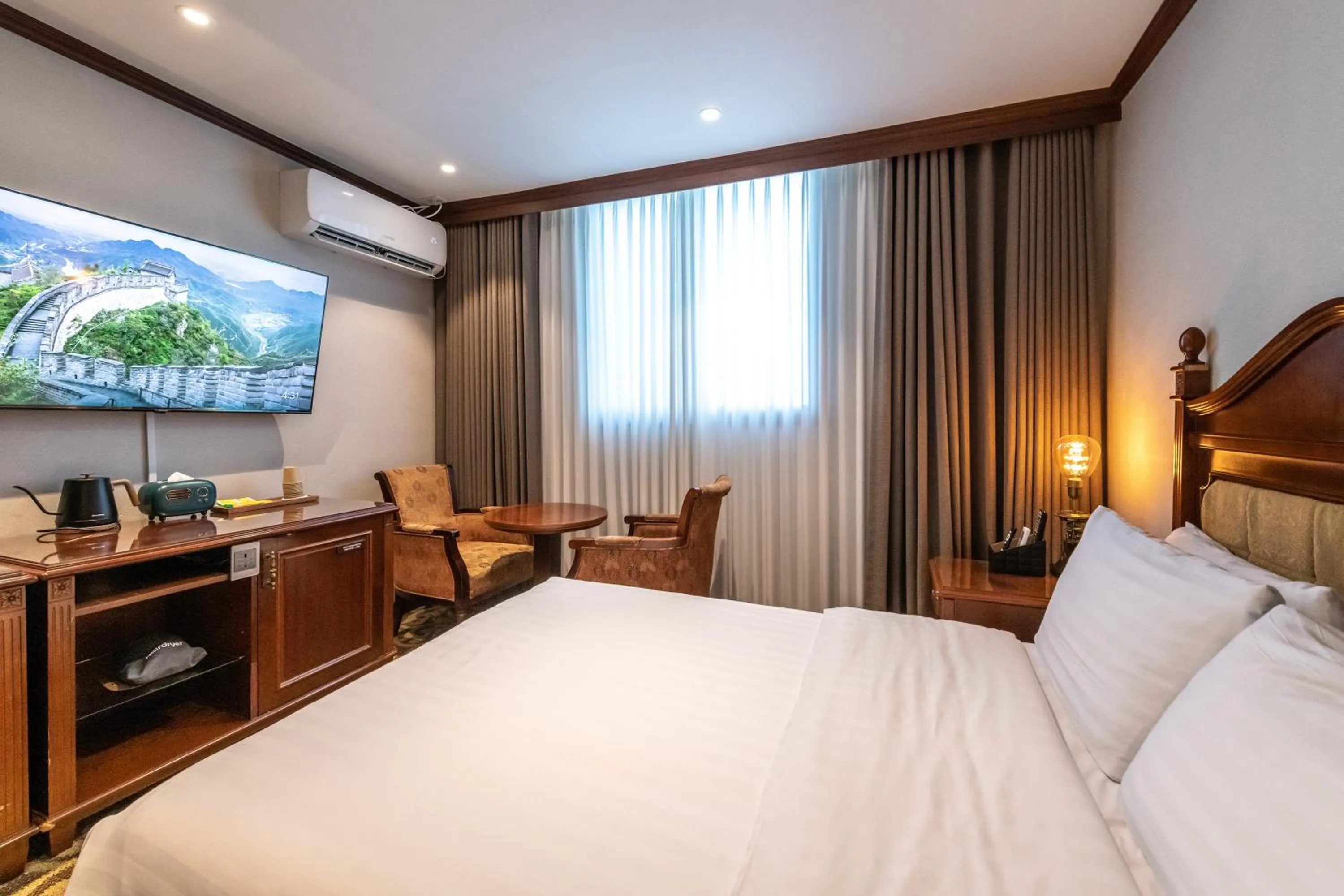 Bed in New Cheonji Hotel