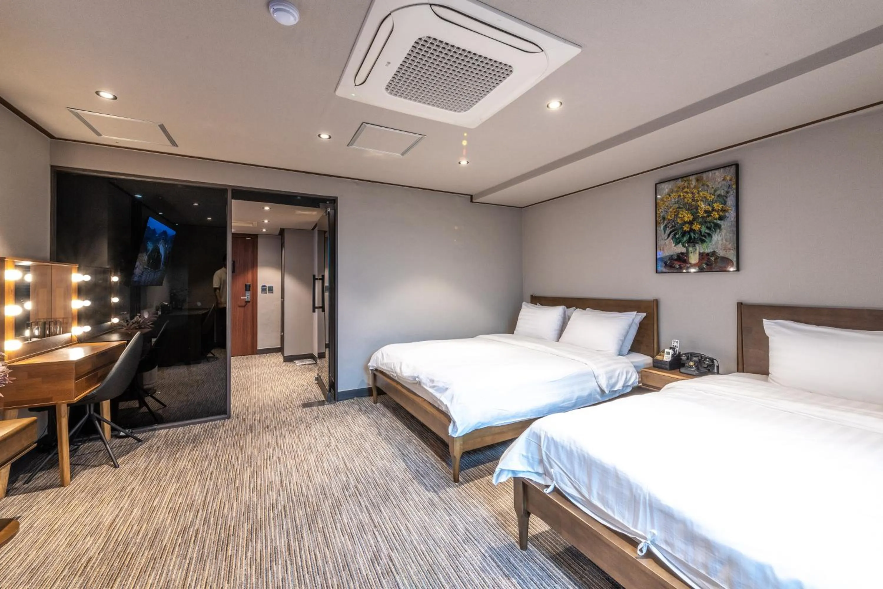 Bed in New Cheonji Hotel