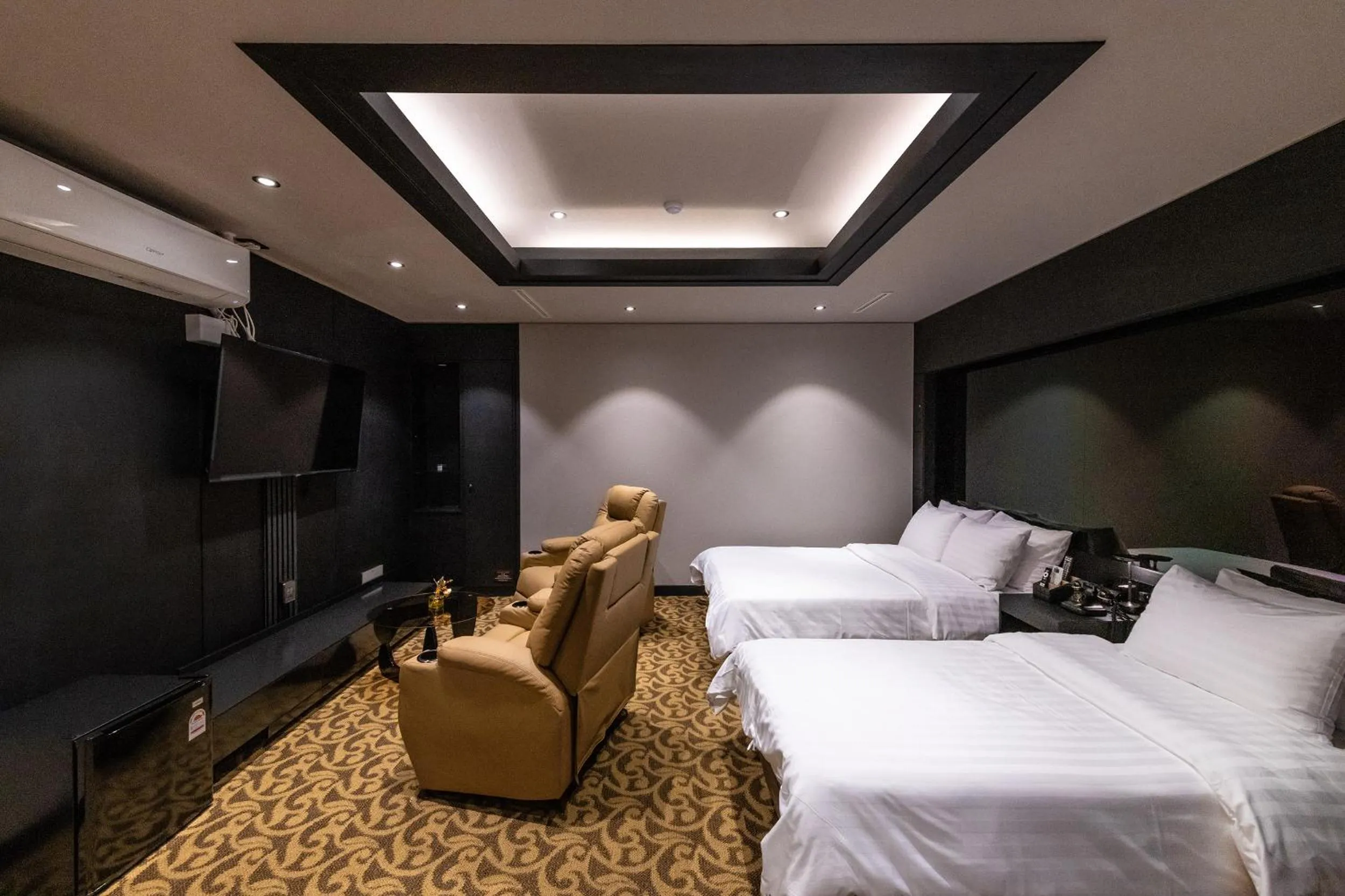 Bed in New Cheonji Hotel