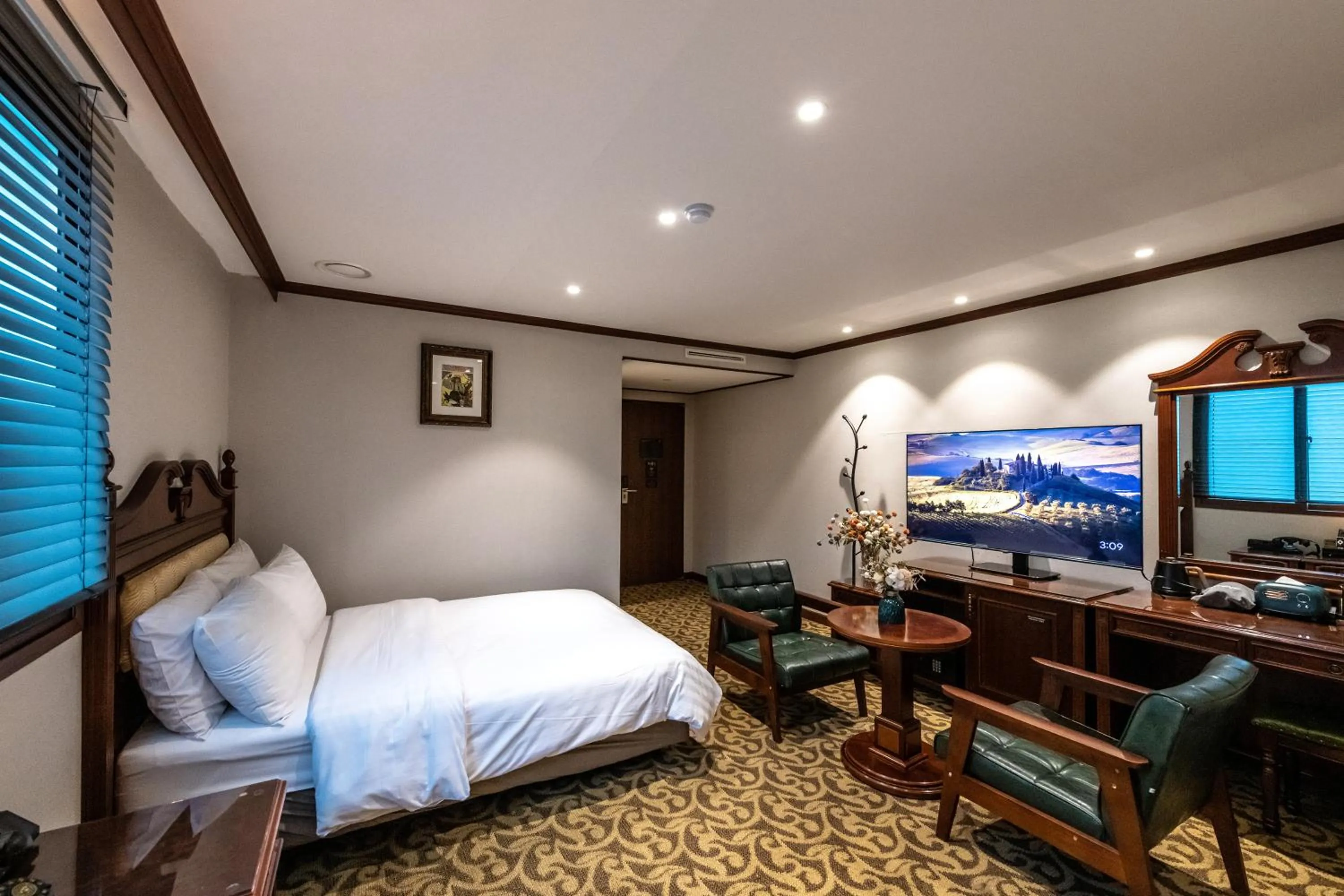 Bed in New Cheonji Hotel