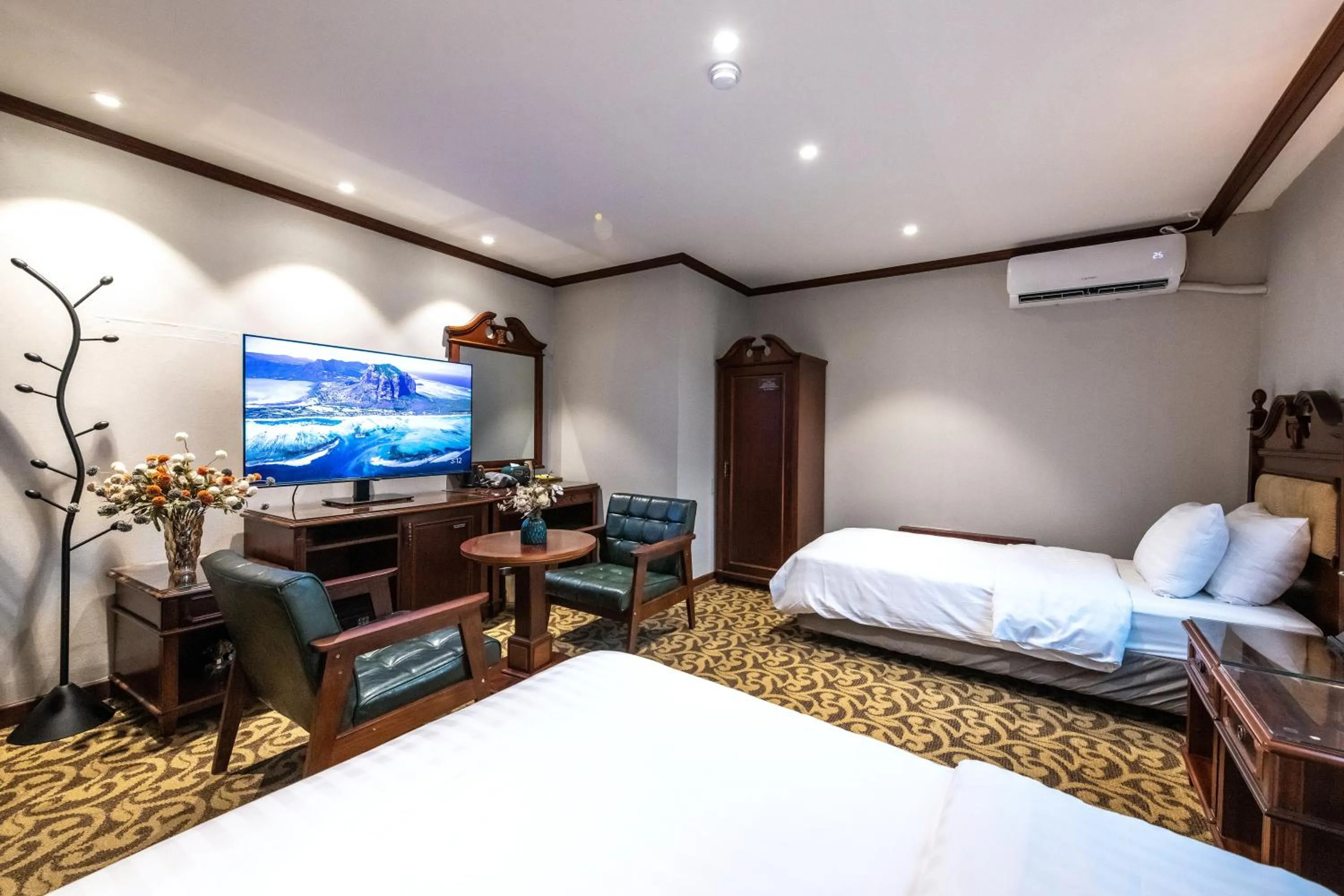 Bed in New Cheonji Hotel