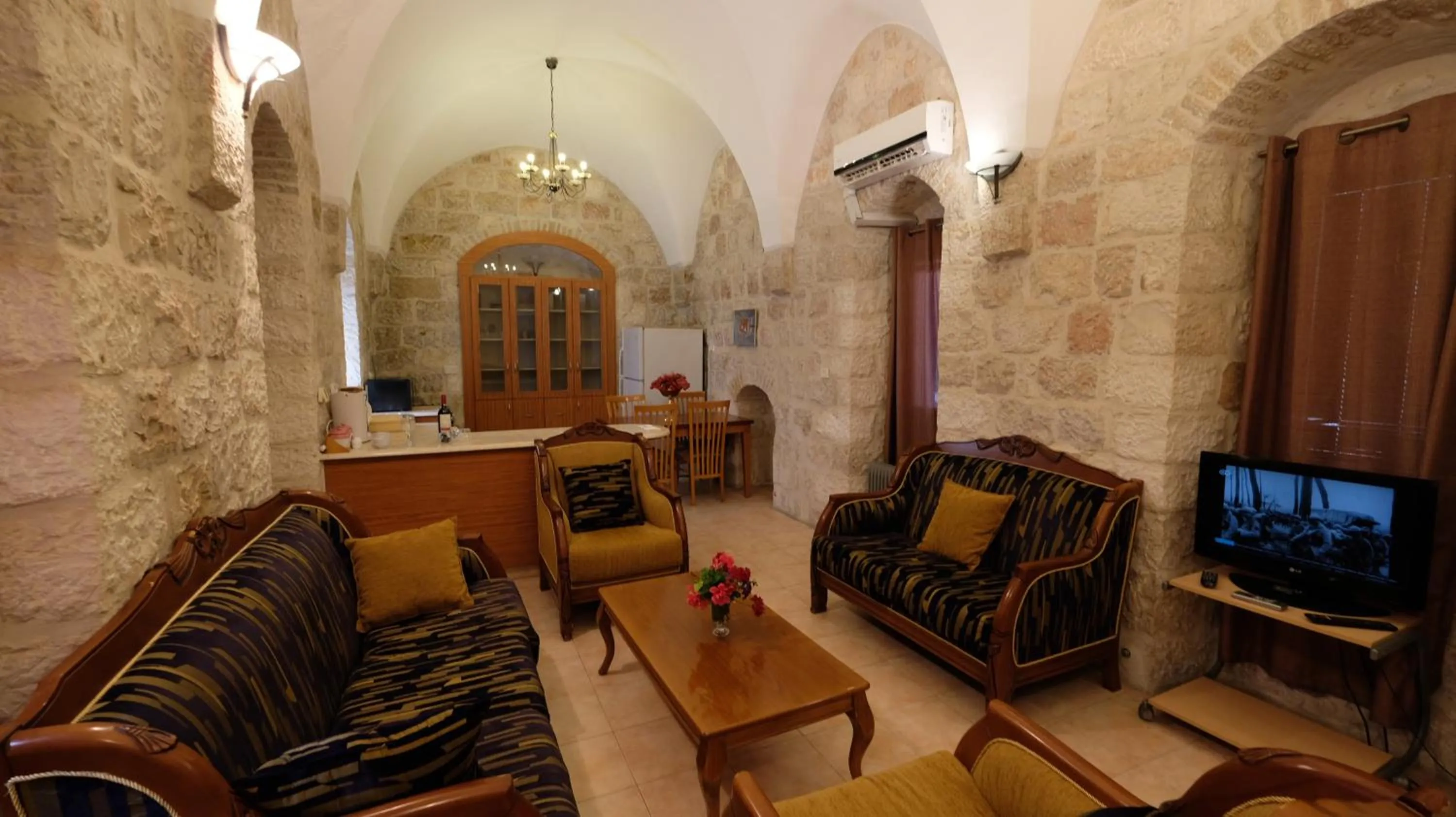 TV and multimedia in St. George’s Cathedral Pilgrim Guesthouse – Jerusalem