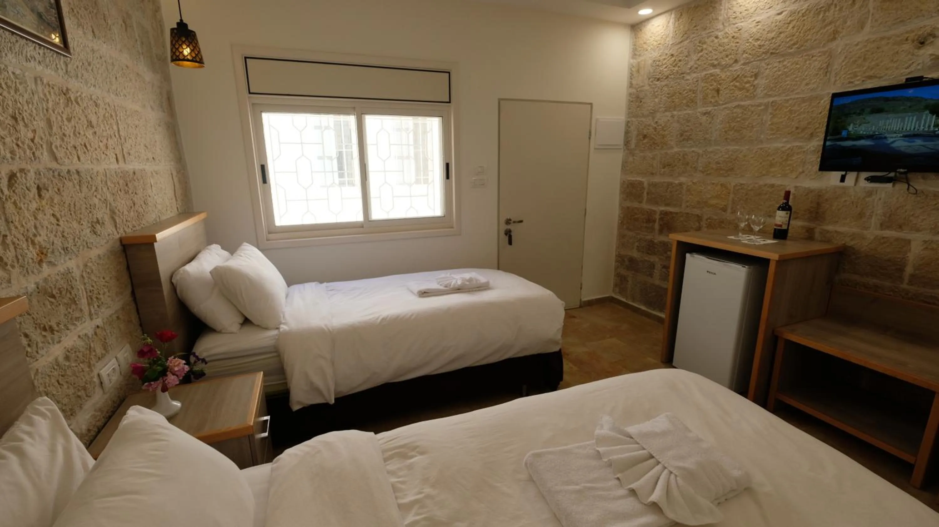 TV and multimedia, Bed in St. George’s Cathedral Pilgrim Guesthouse – Jerusalem