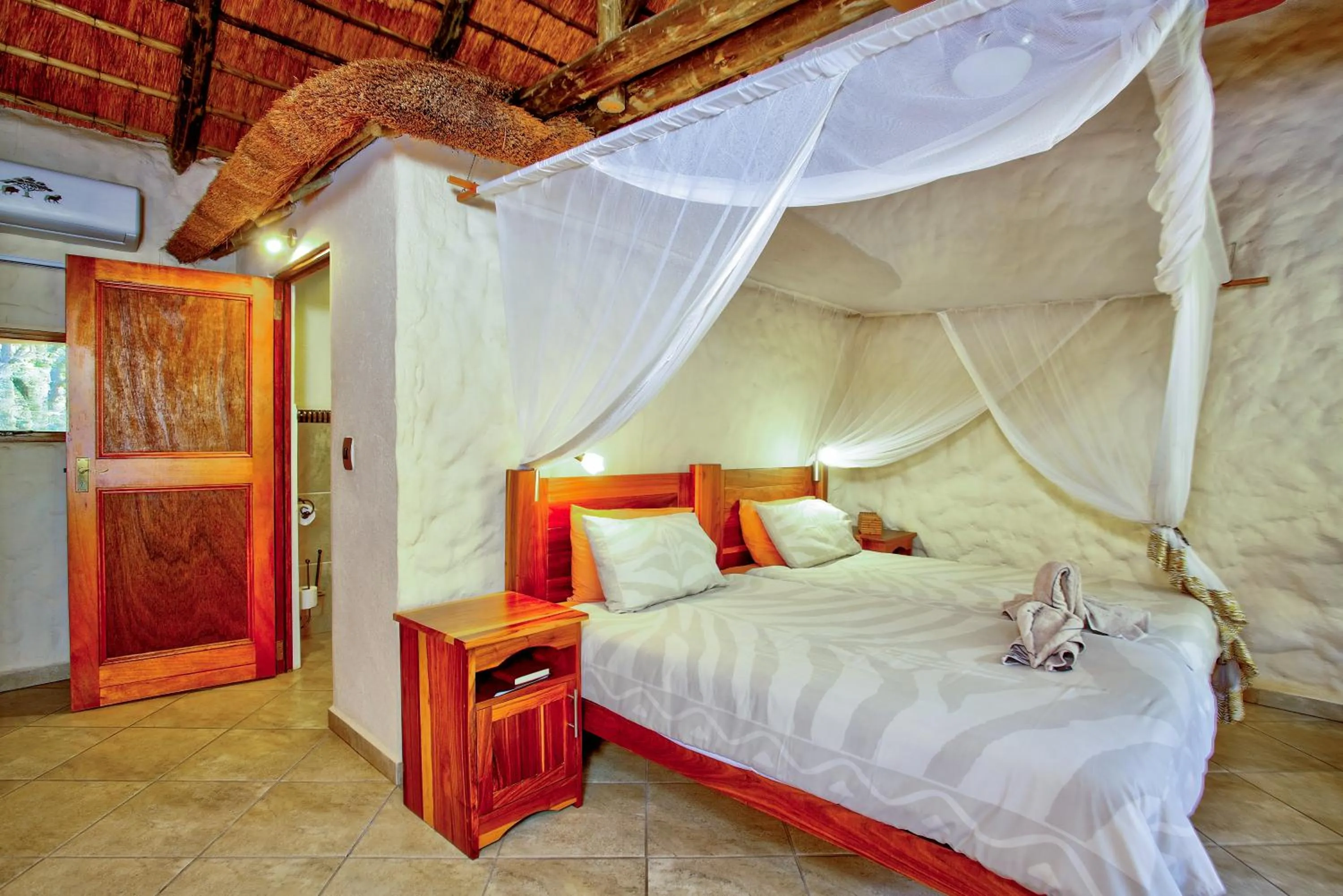 Bedroom, Bed in Kubu Safari Lodge