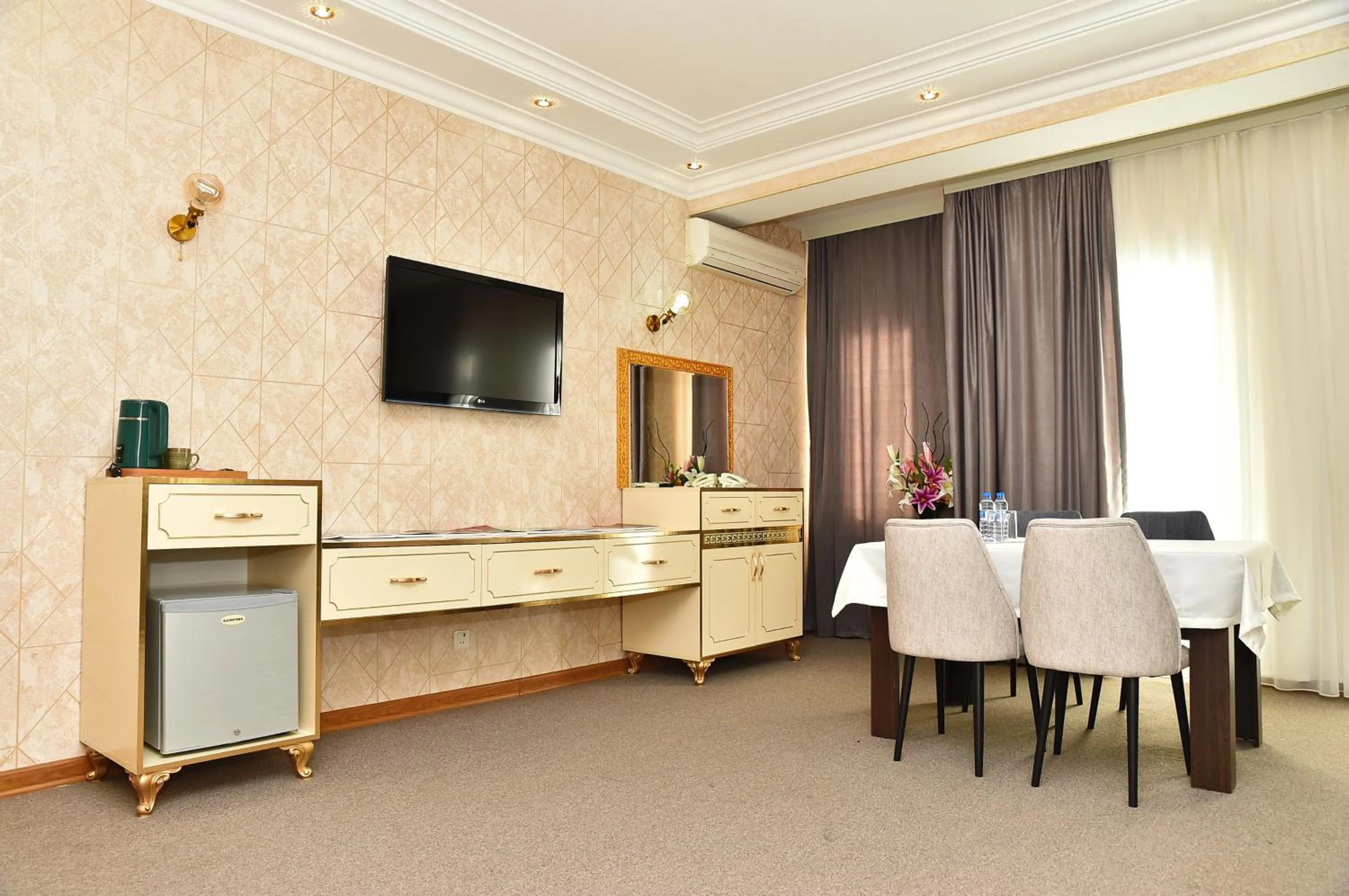 TV and multimedia in Karat Inn Boutique Hotel