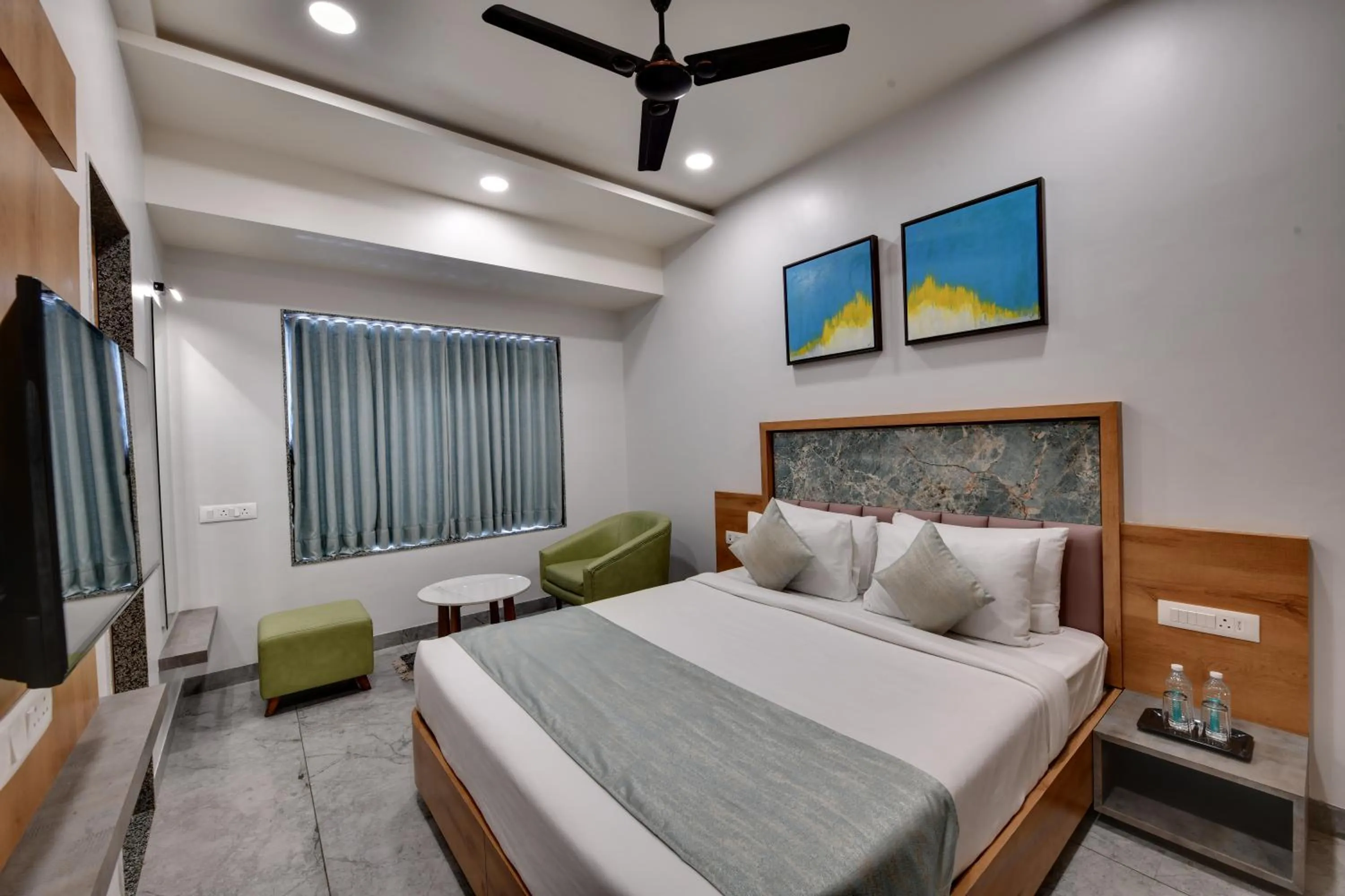 Bed in HOTEL RADHIKA