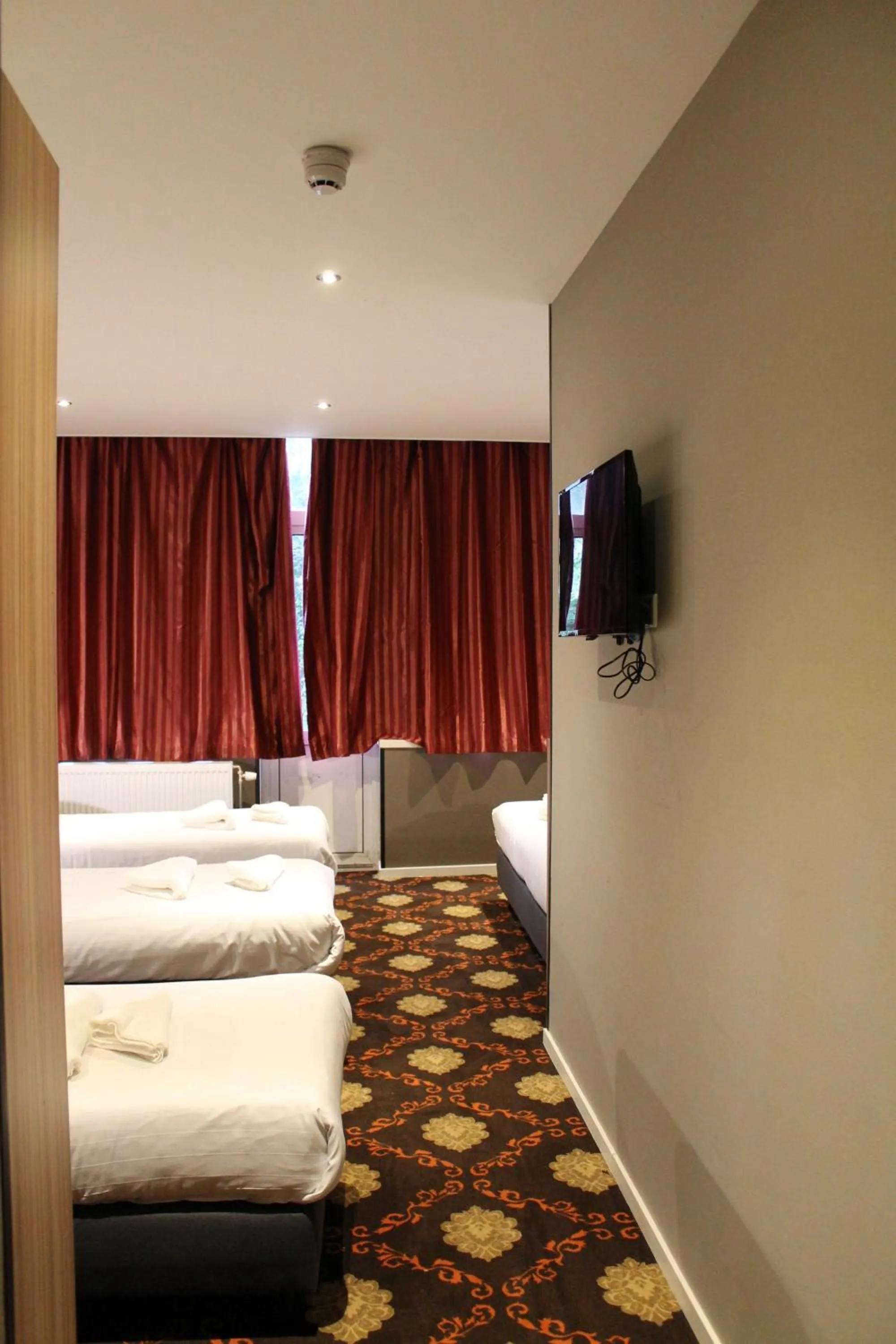 Bed in Aston City Hotel