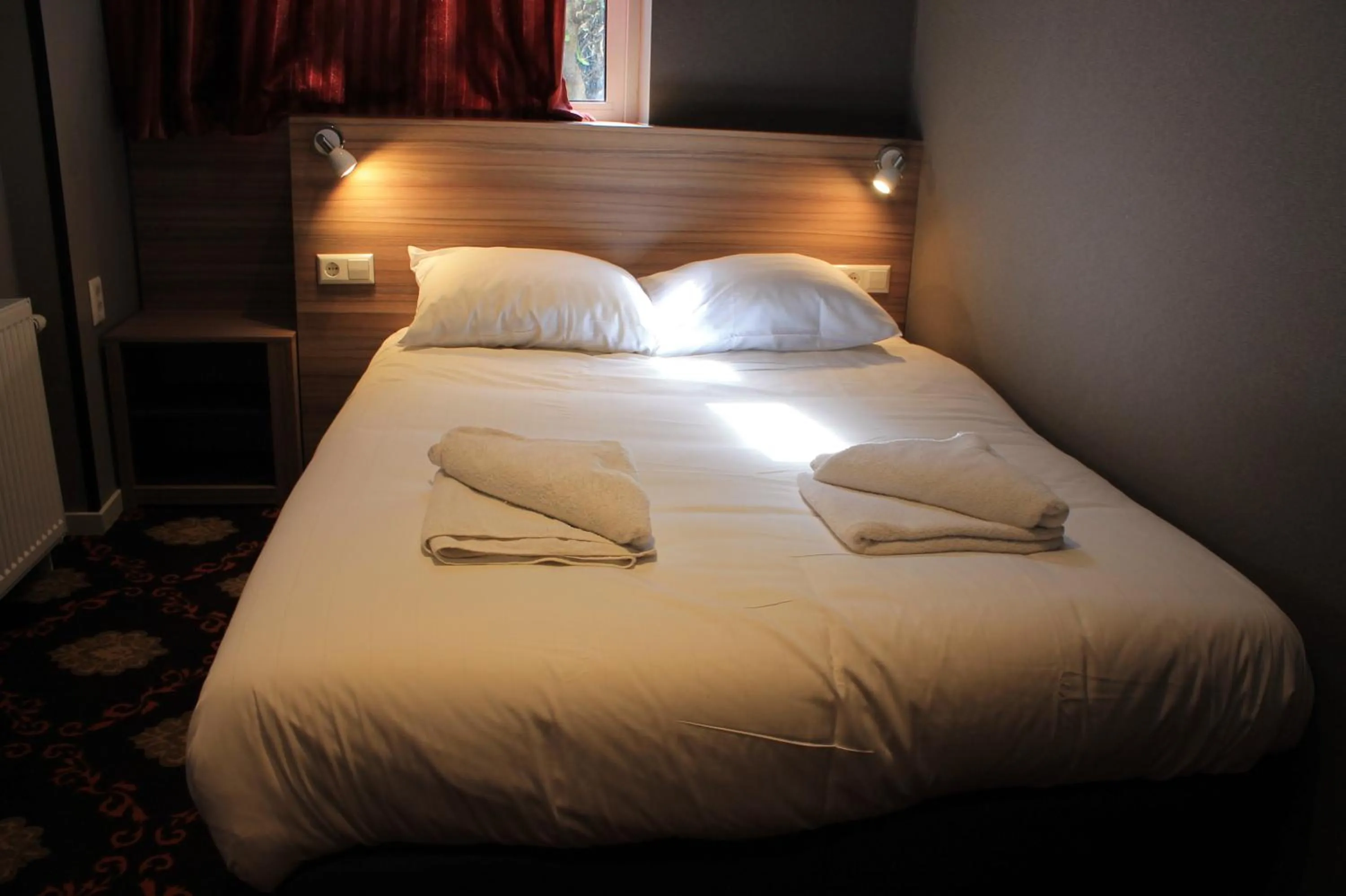 Photo of the whole room, Bed in Aston City Hotel