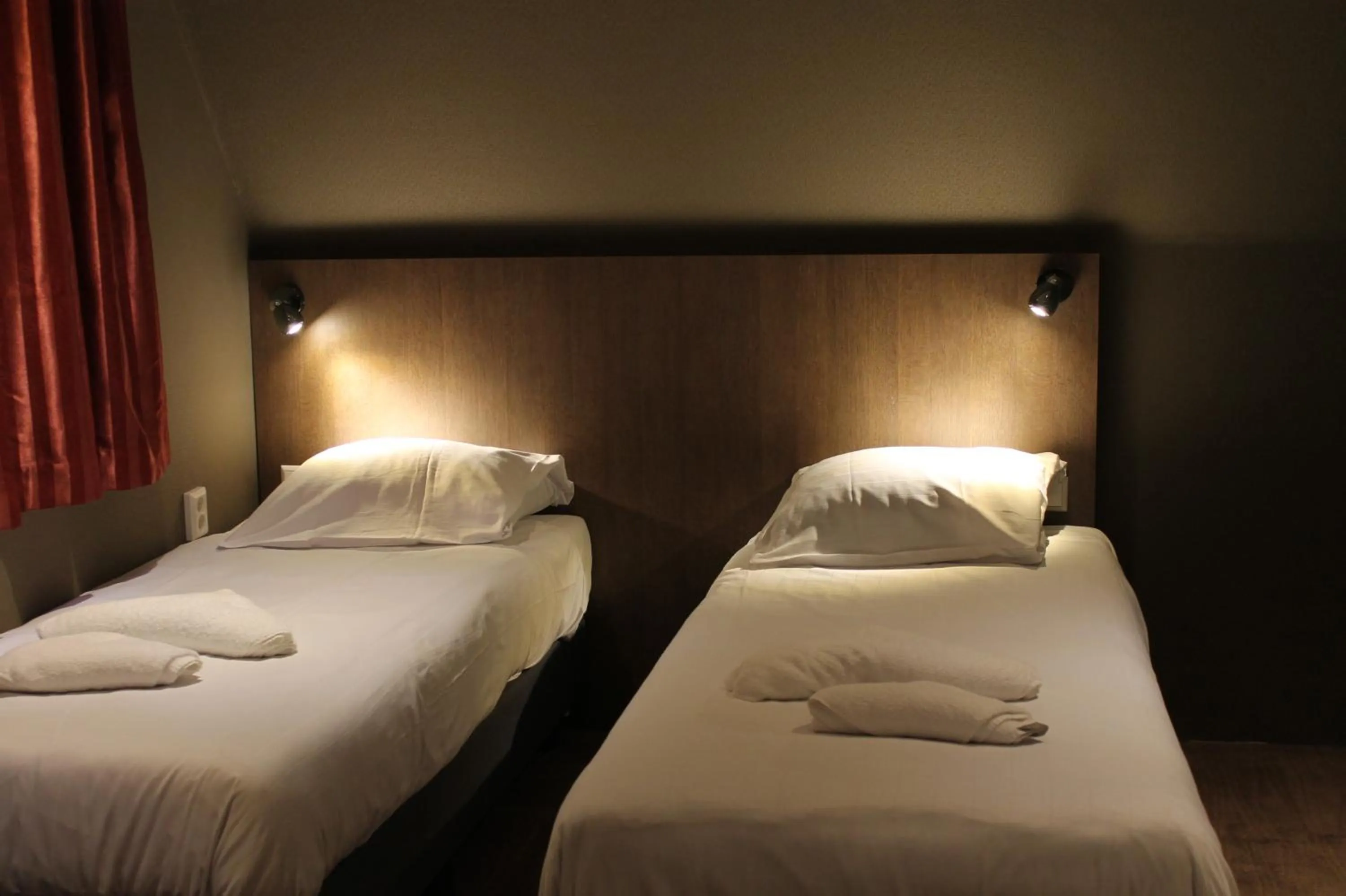 Photo of the whole room, Bed in Aston City Hotel