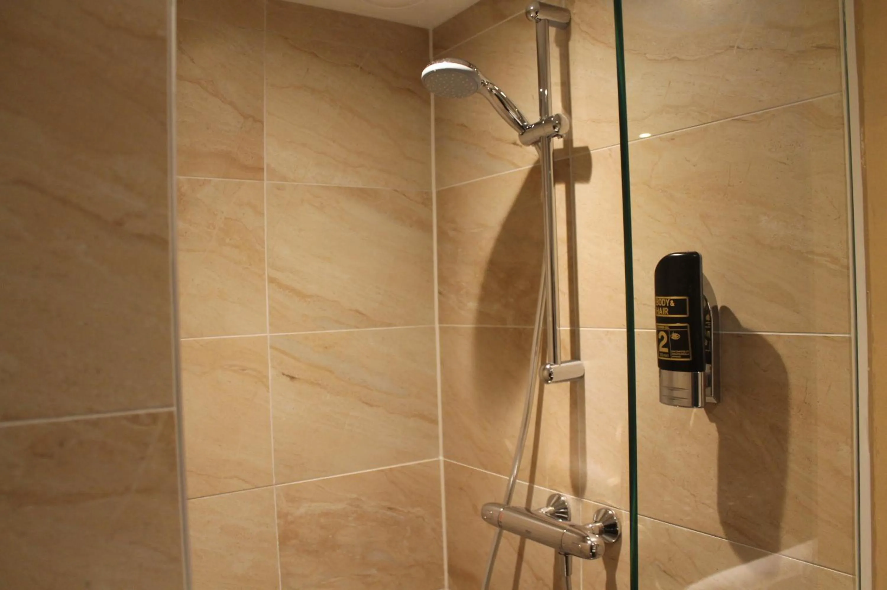 Shower in Aston City Hotel
