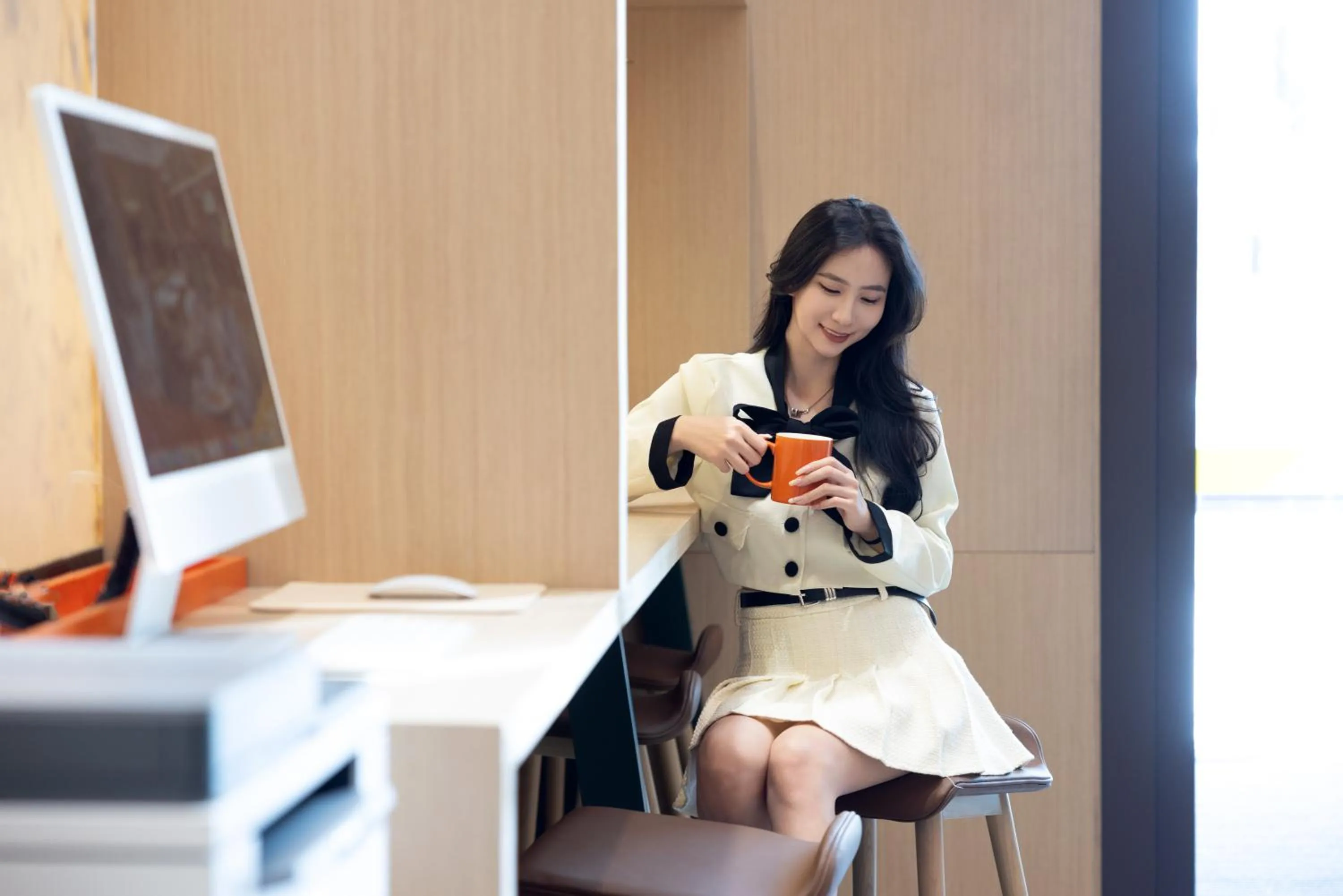 People in Home2 Suites By Hilton Hotel Guangzhou Baiyun International Airport Branch - Free Shuttle Bus to Guangzhou Baiyun International Airport & Free Deliver Service to Canton Fair Complex During Canton Fair Period