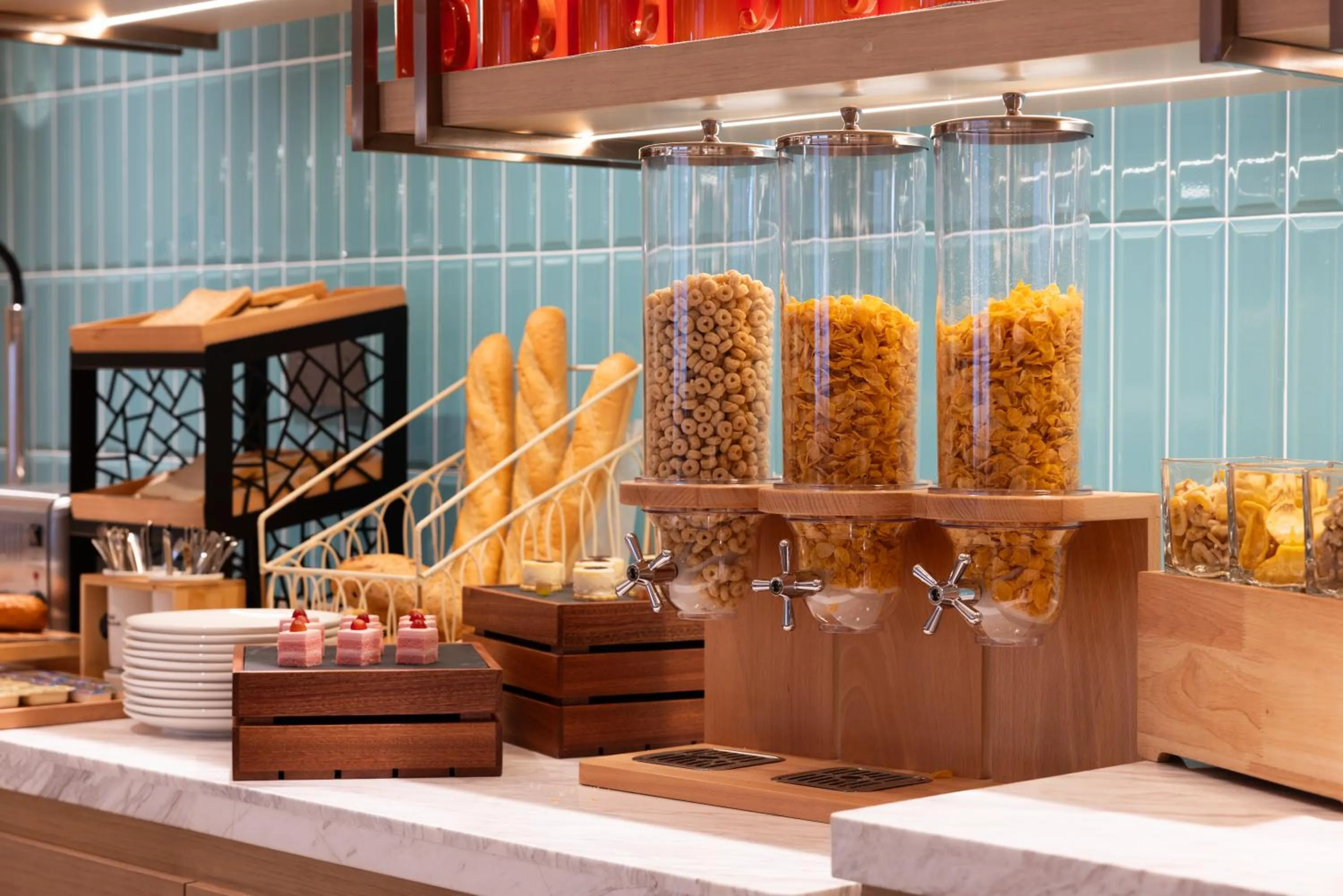 Food and drinks in Home2 Suites By Hilton Hotel Guangzhou Baiyun International Airport Branch - Free Shuttle Bus to Guangzhou Baiyun International Airport & Free Deliver Service to Canton Fair Complex During Canton Fair Period