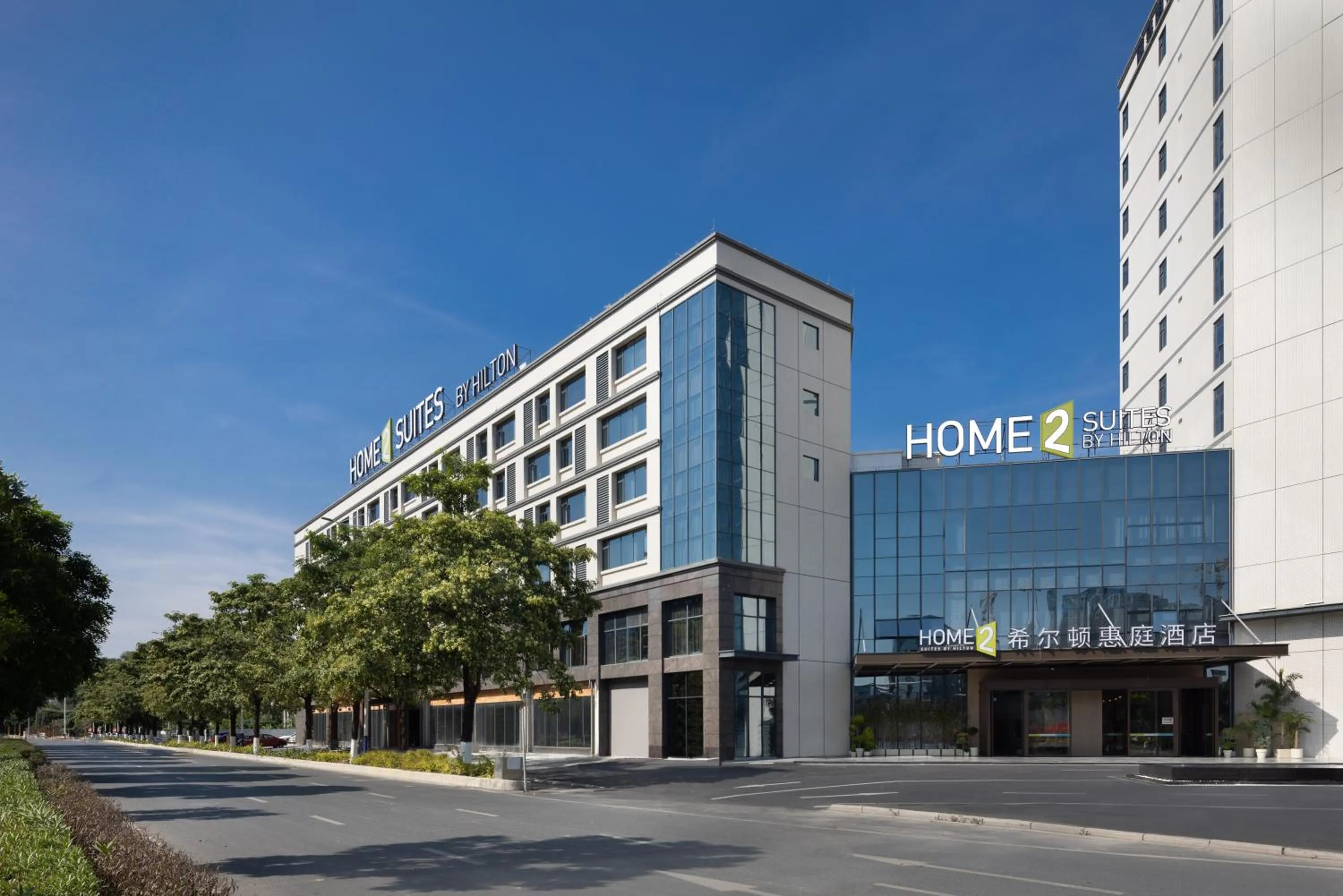 Property building in Home2 Suites By Hilton Hotel Guangzhou Baiyun International Airport Branch - Free Shuttle Bus to Guangzhou Baiyun International Airport & Free Deliver Service to Canton Fair Complex During Canton Fair Period