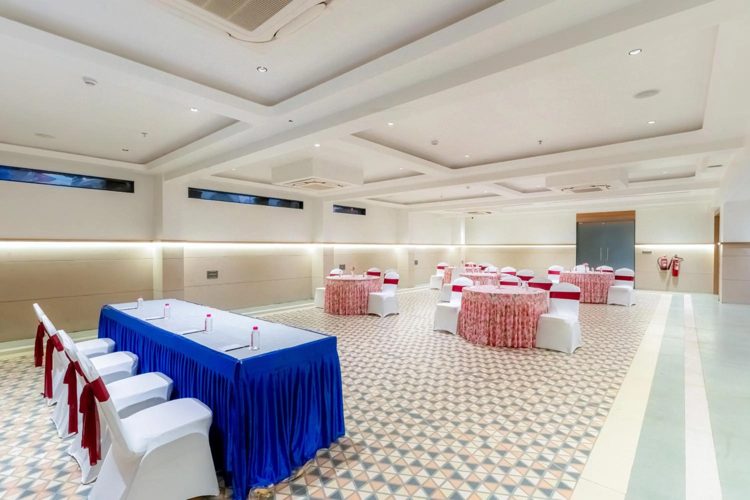 Banquet/Function facilities in Pride Elite Dwarka Near Dwarkadhish Temple