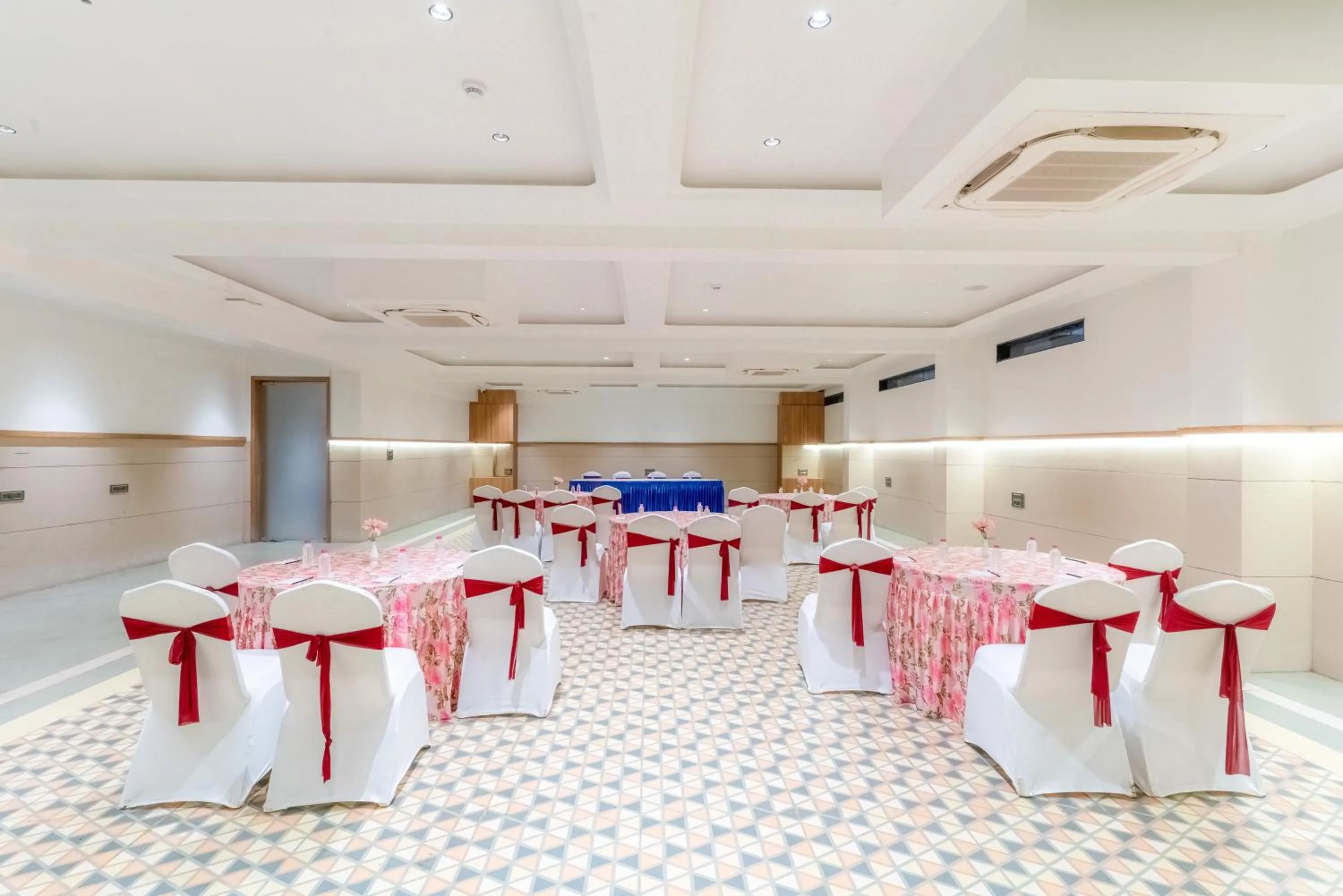 Banquet/Function facilities in Pride Elite Dwarka Near Dwarkadhish Temple